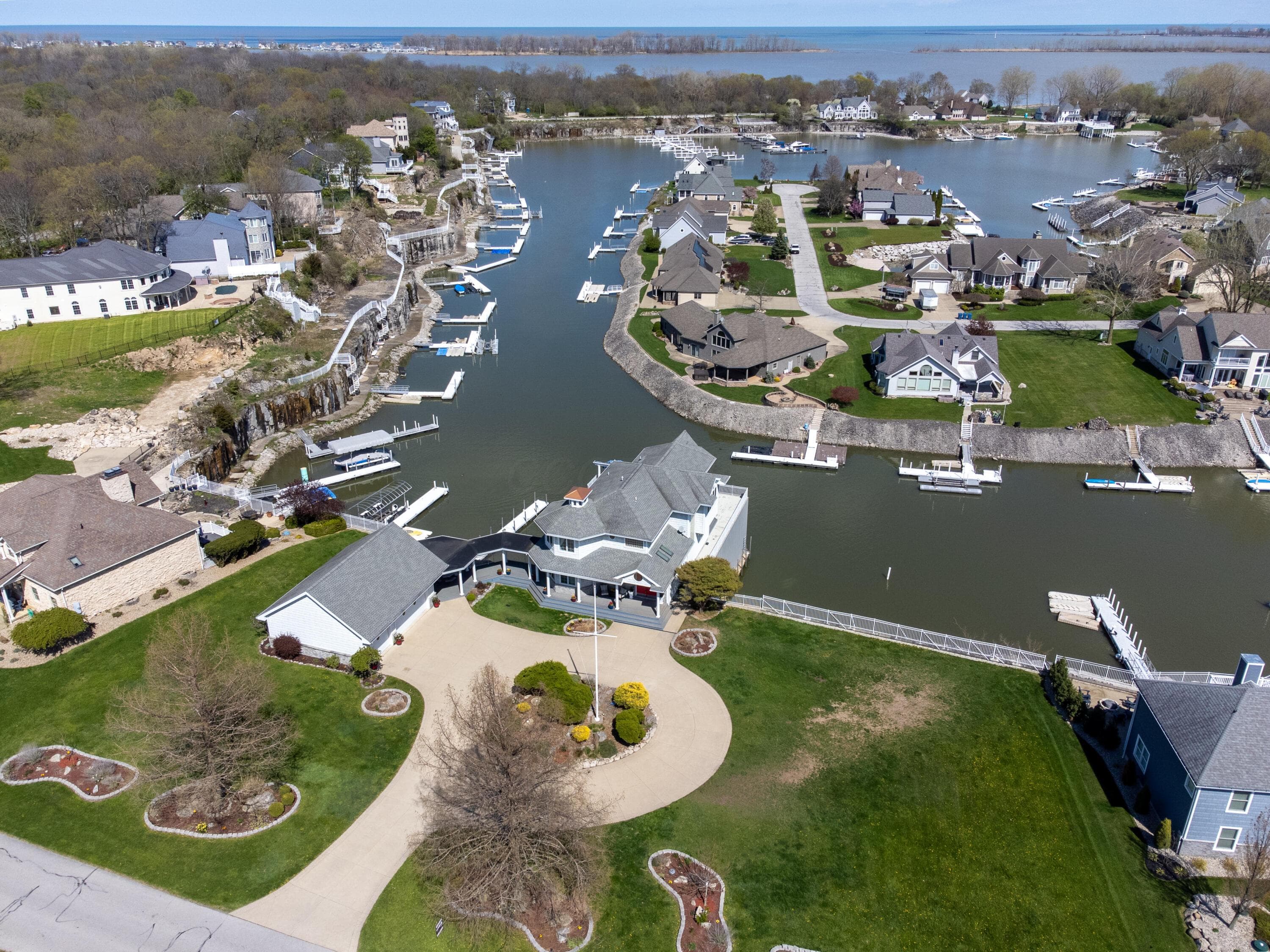 4009 S Woodcliff Drive, Marblehead, OH 43440