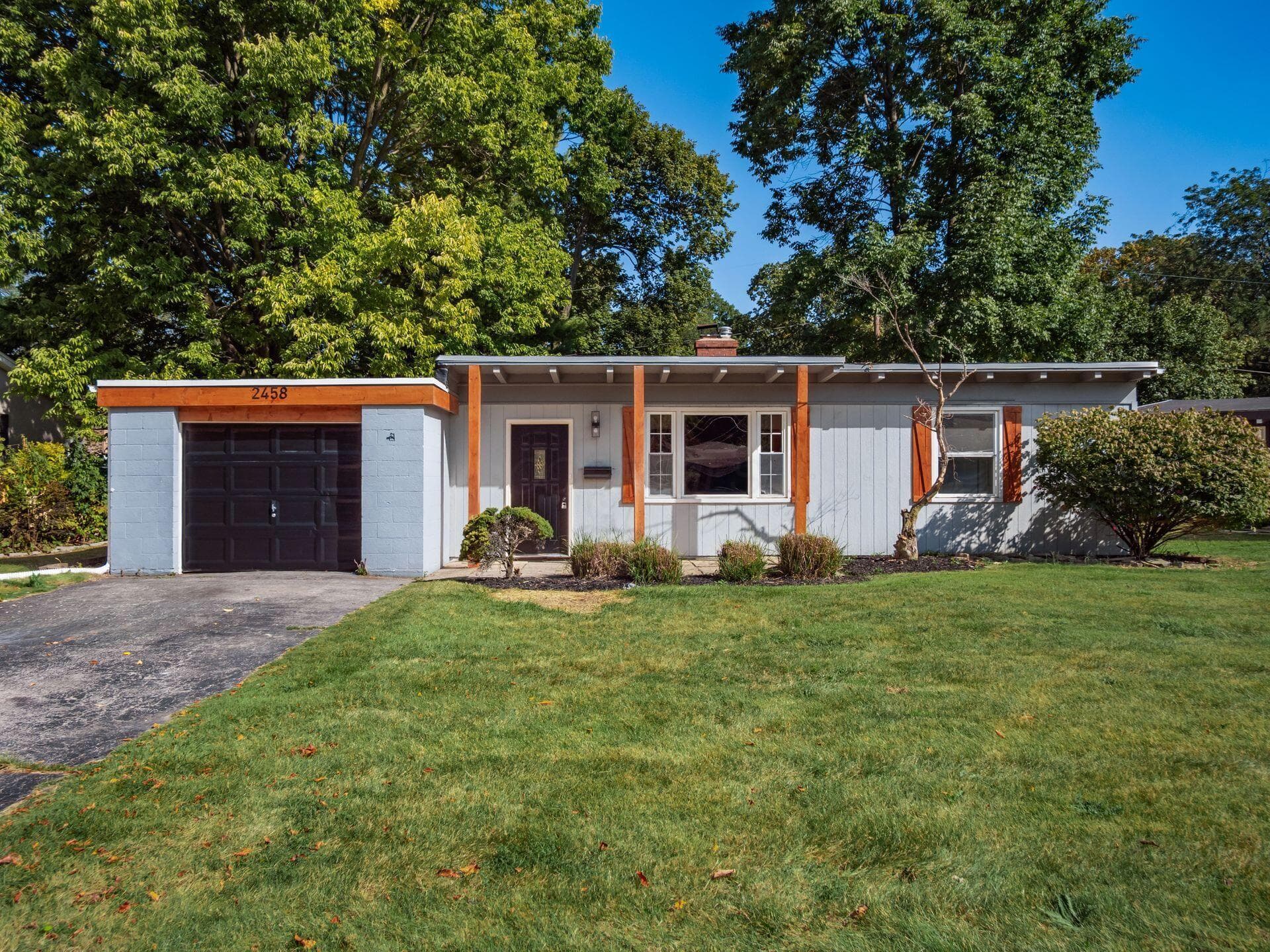 2458 Edgevale Road, Columbus, OH 43221