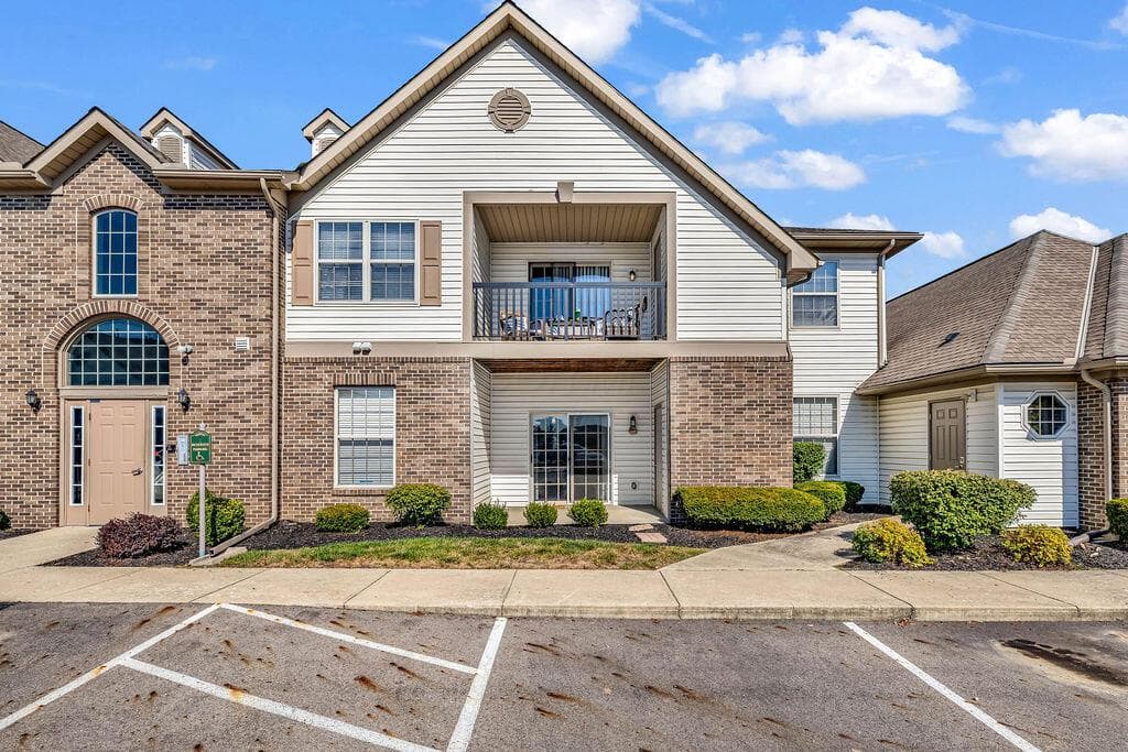 789 Hidden Springs Drive, Lewis Center, OH 43035