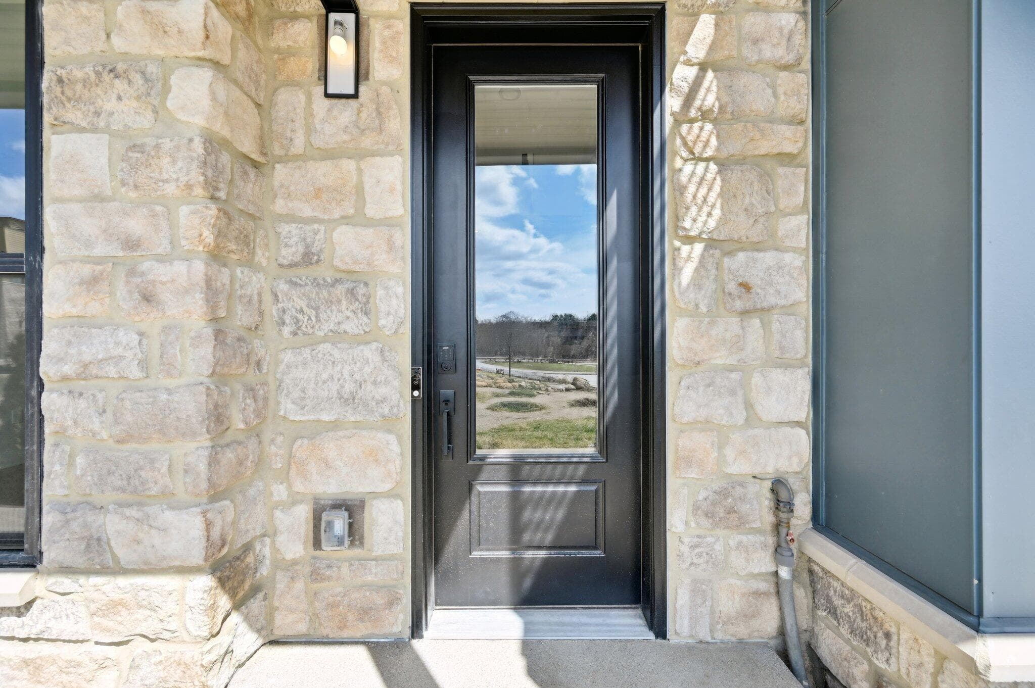 2252 Quarry Trails Drive, Columbus, OH 43228