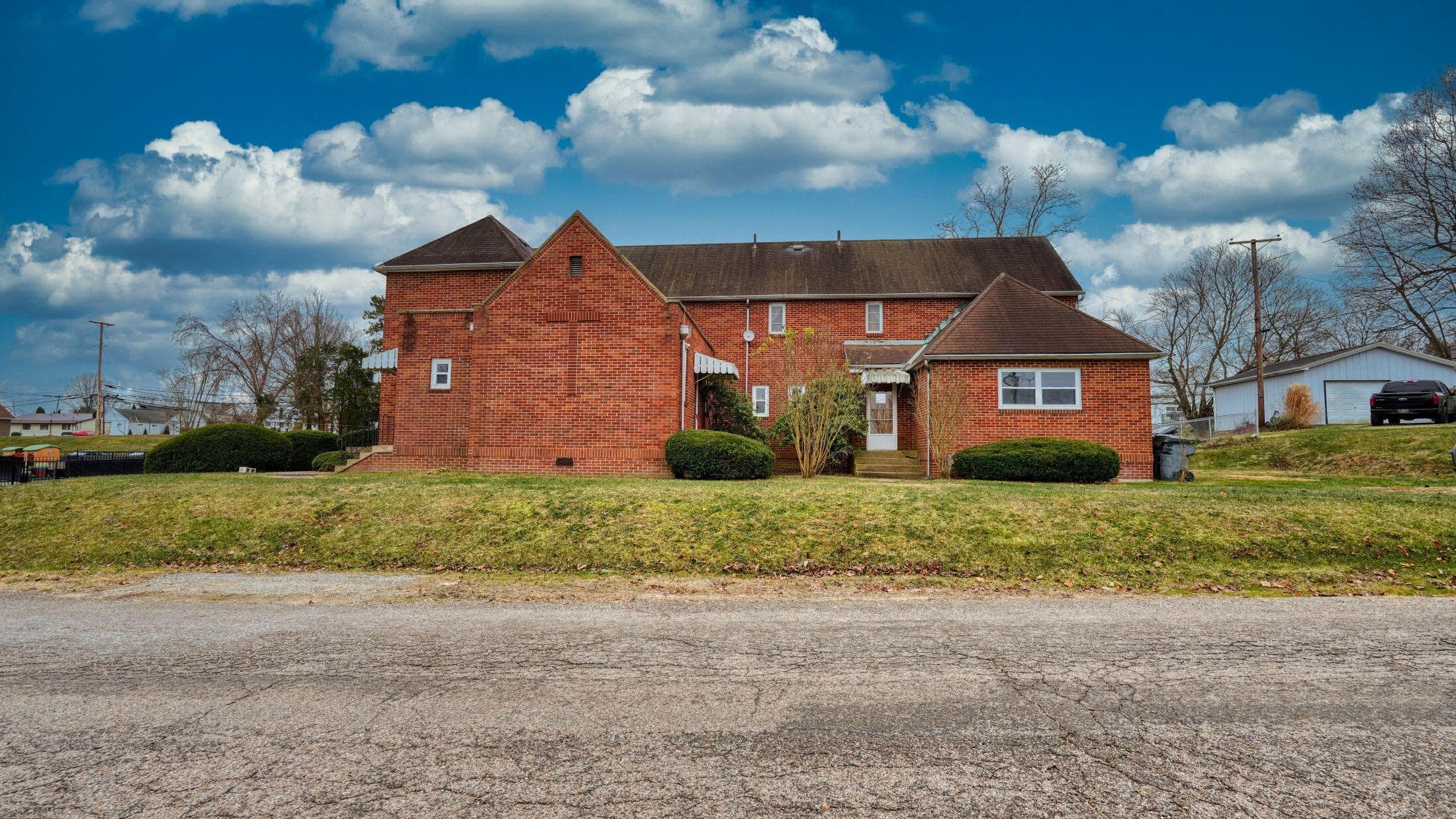 227 S 5th Street, Byesville, OH 43723