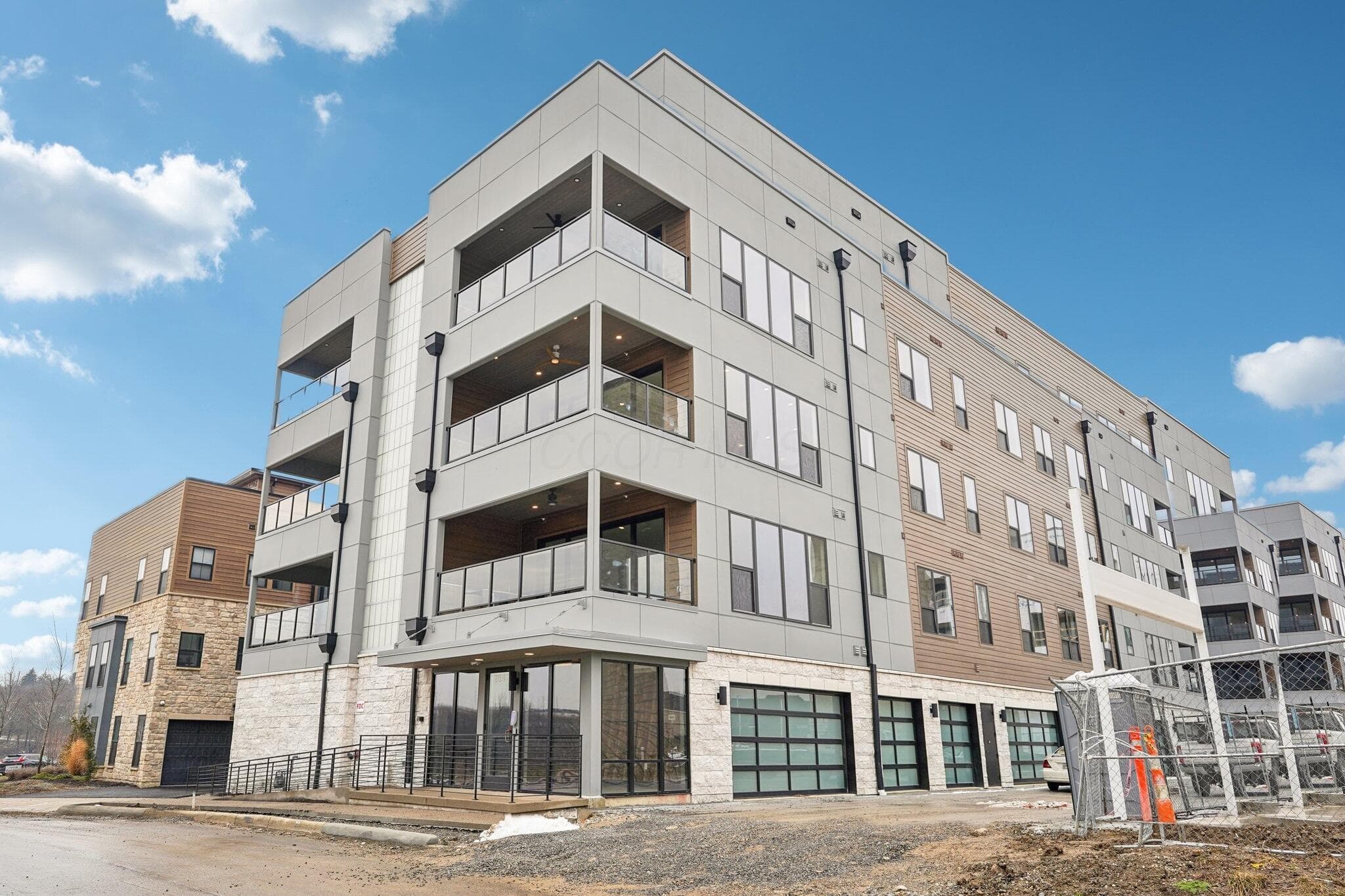 2842 Gunnison Drive #204, Columbus, OH 43228