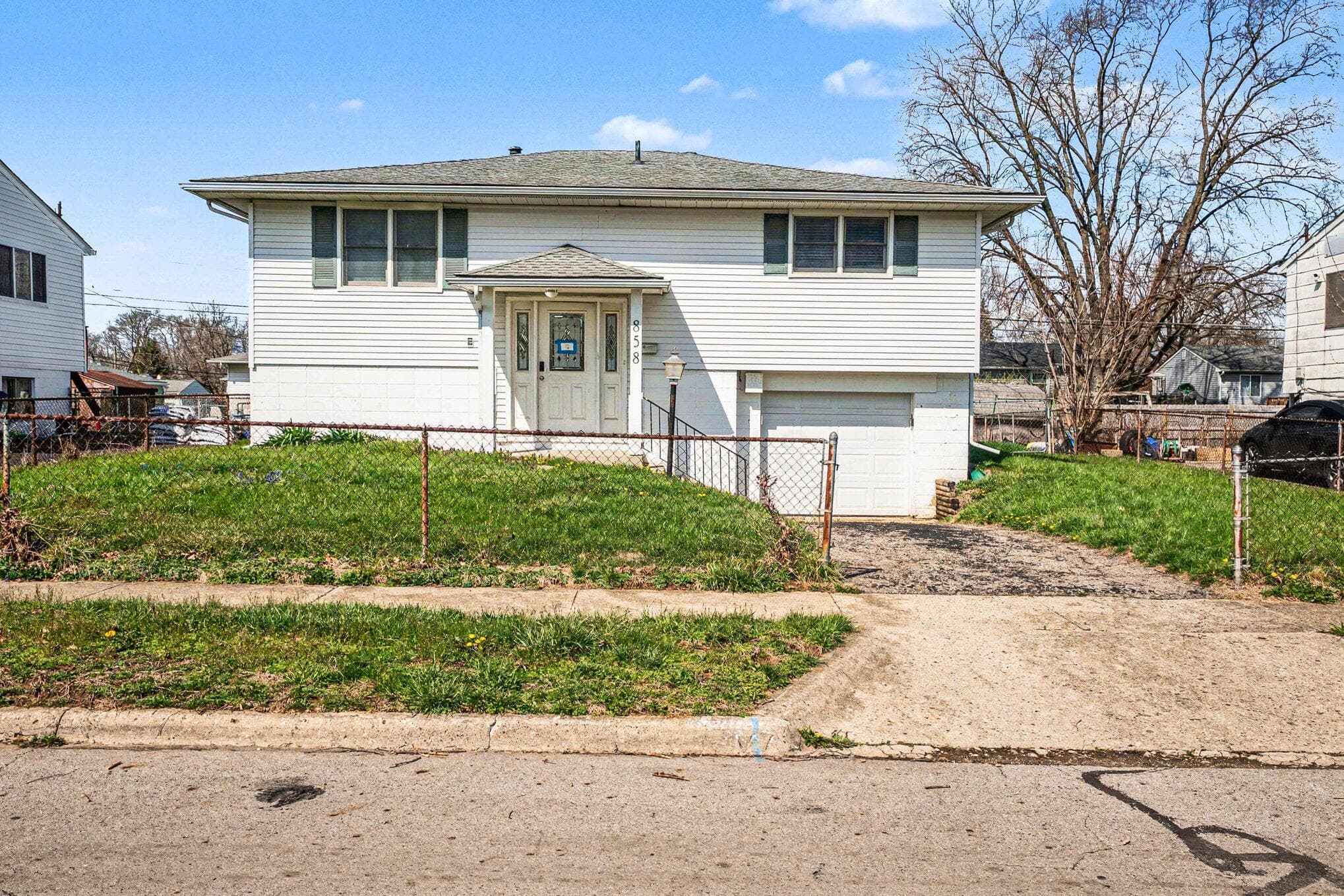 858 Higbee Drive S, Columbus, OH 43207
