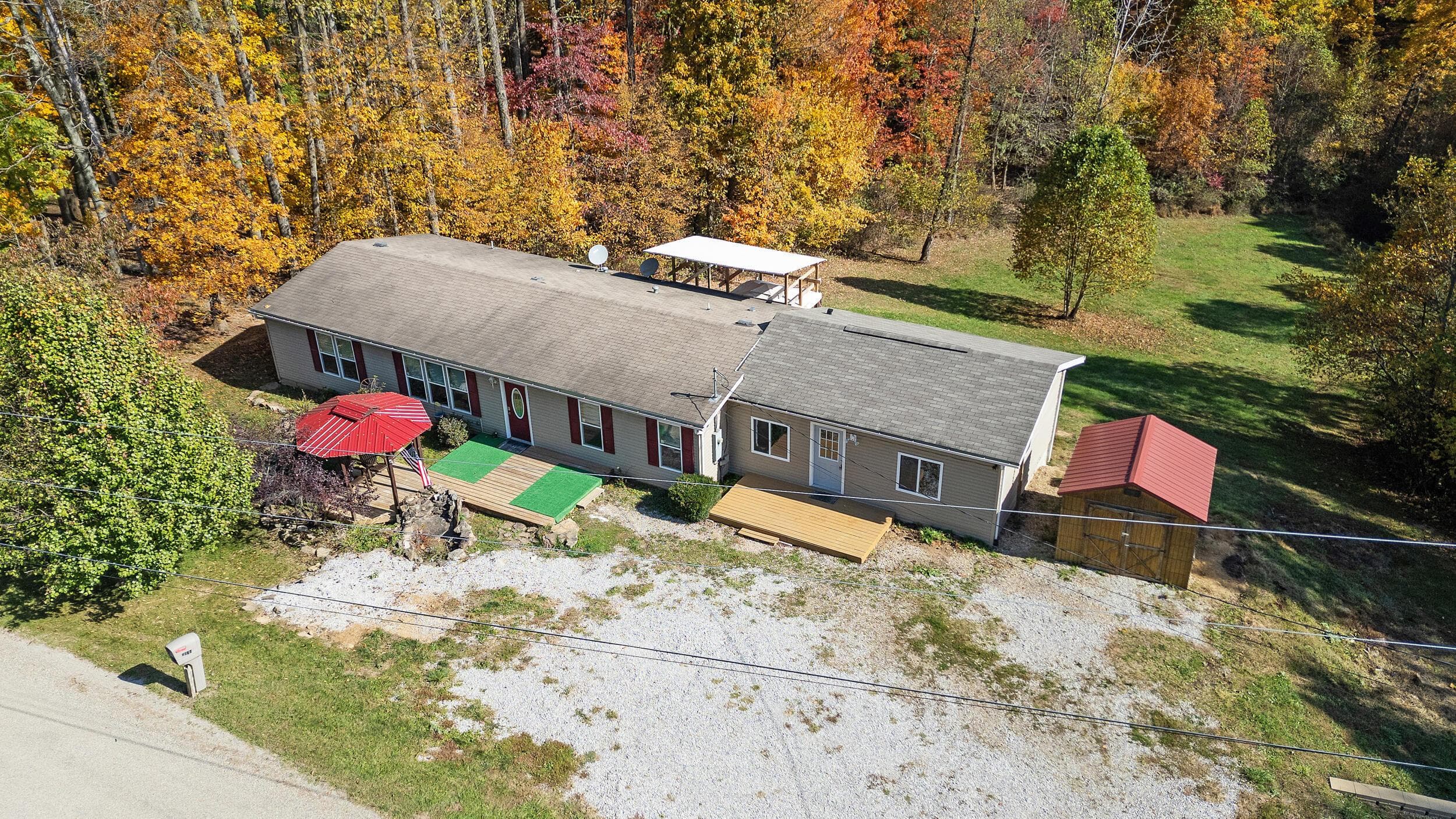 9176 Baker Road NE, Saint Louisville, OH 43071