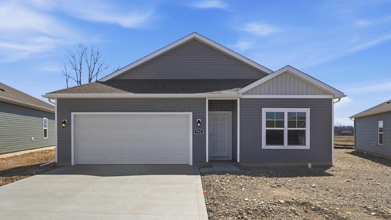 962 Sherwood Loop, Bellefontaine, OH 43311