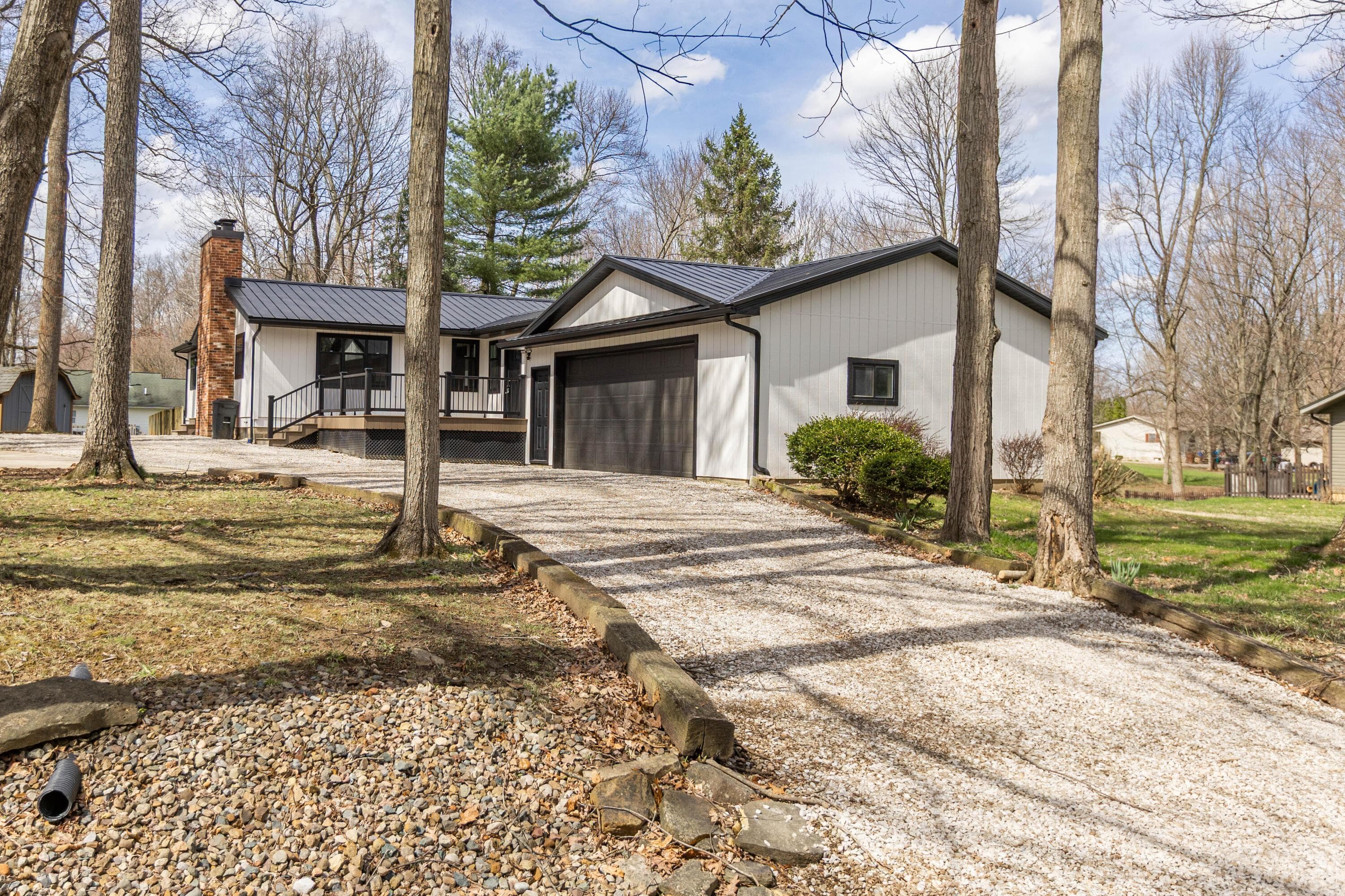 828 Terrace View Drive, Howard, OH