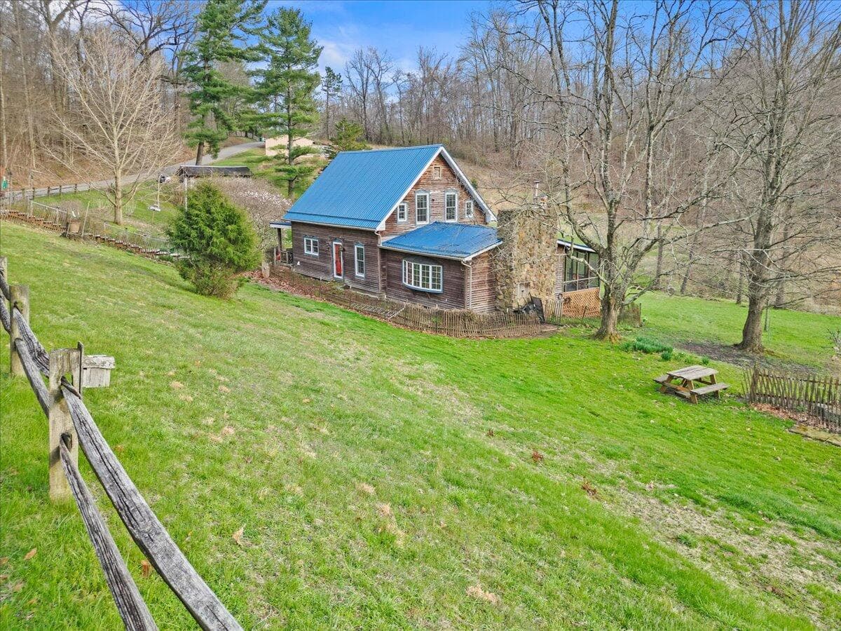 17114 Mcdonald Road, Frazeysburg, OH 43822