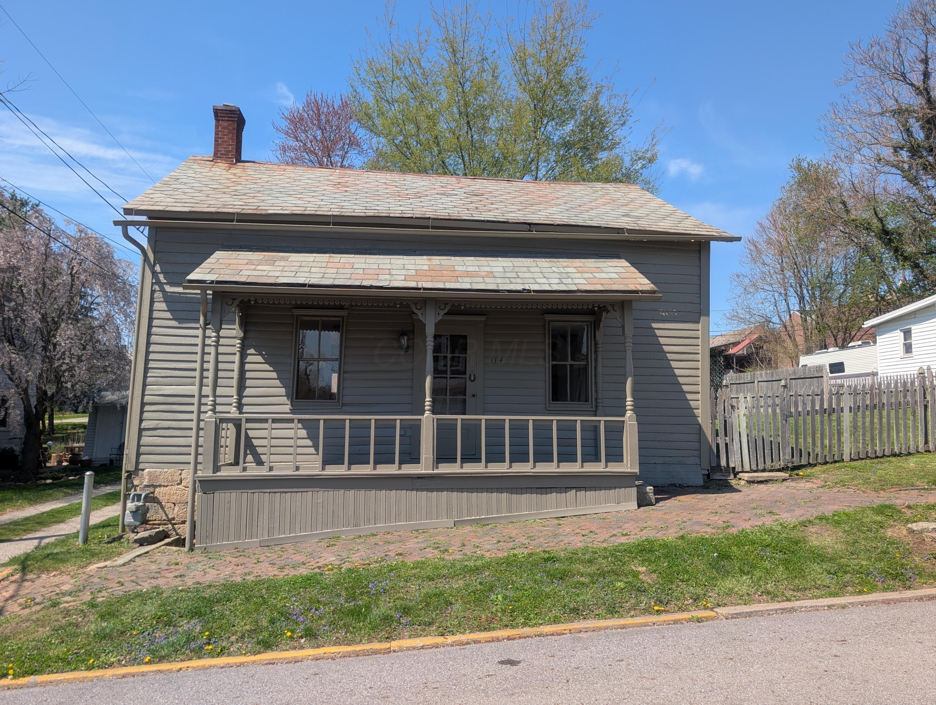 114 W Sheridan Avenue, Somerset, OH 43783