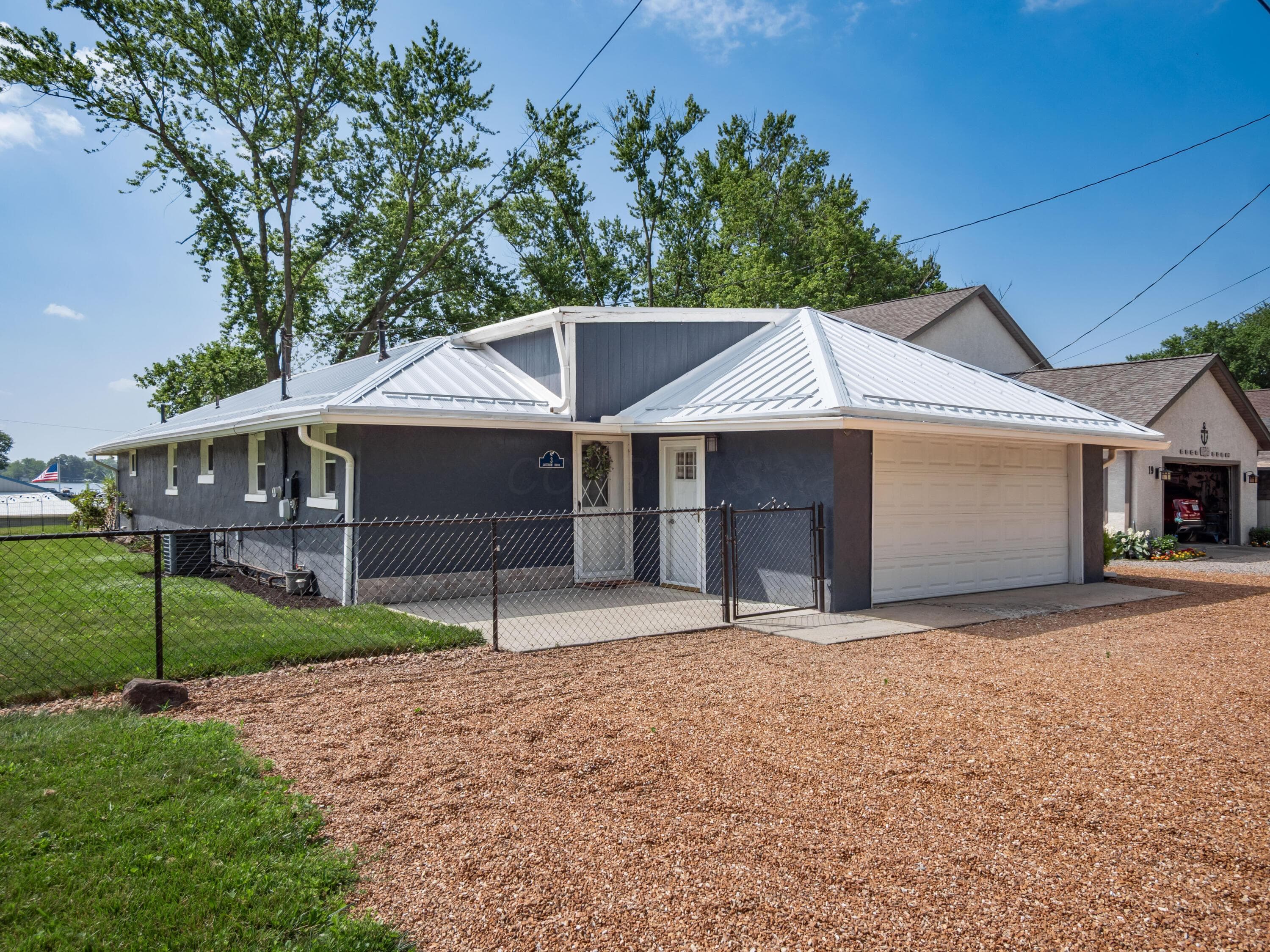 3 Lakeview Drive, Thornville, OH 43076
