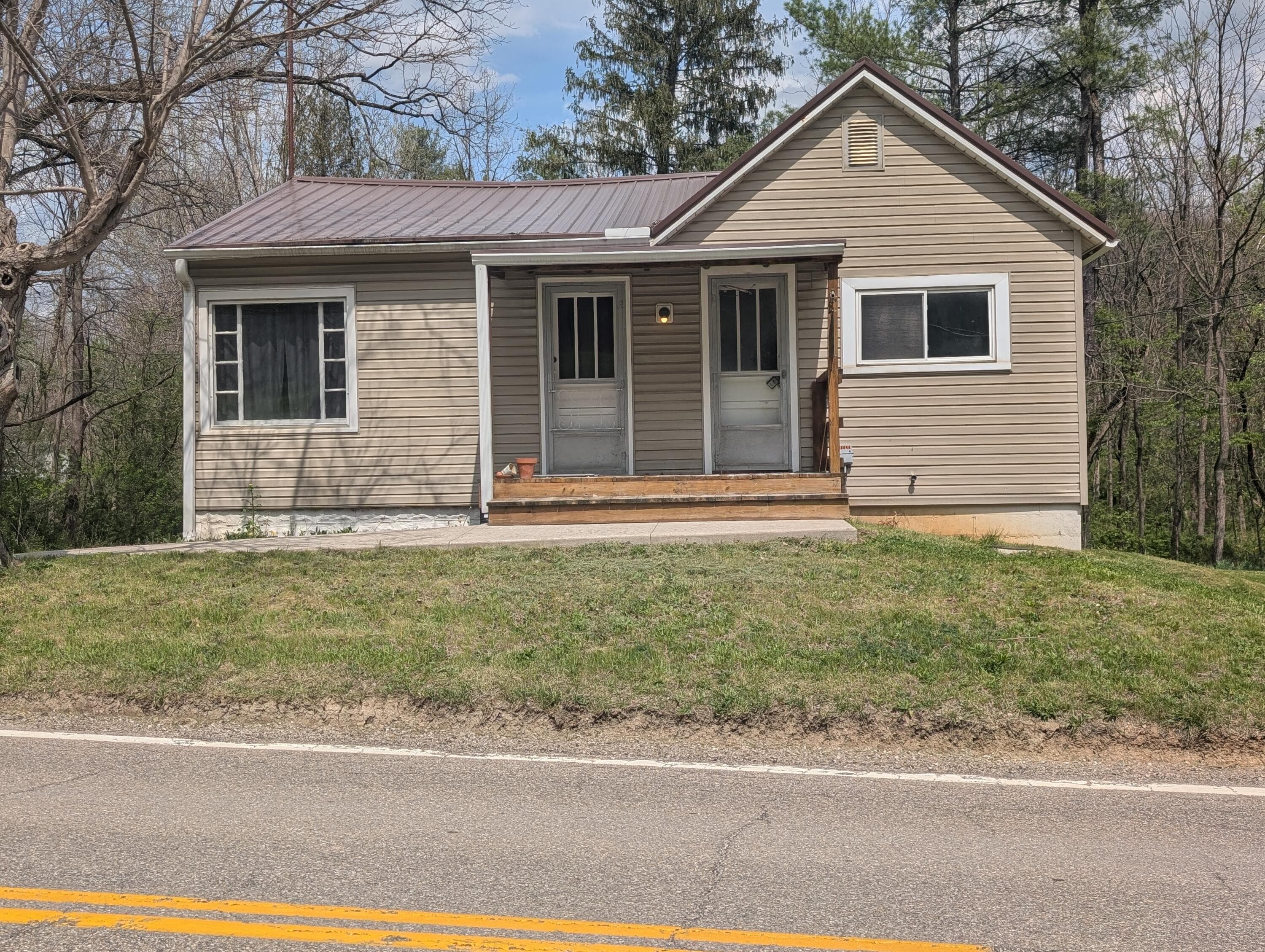 14644 Ohio 37, Crooksville, OH 43731