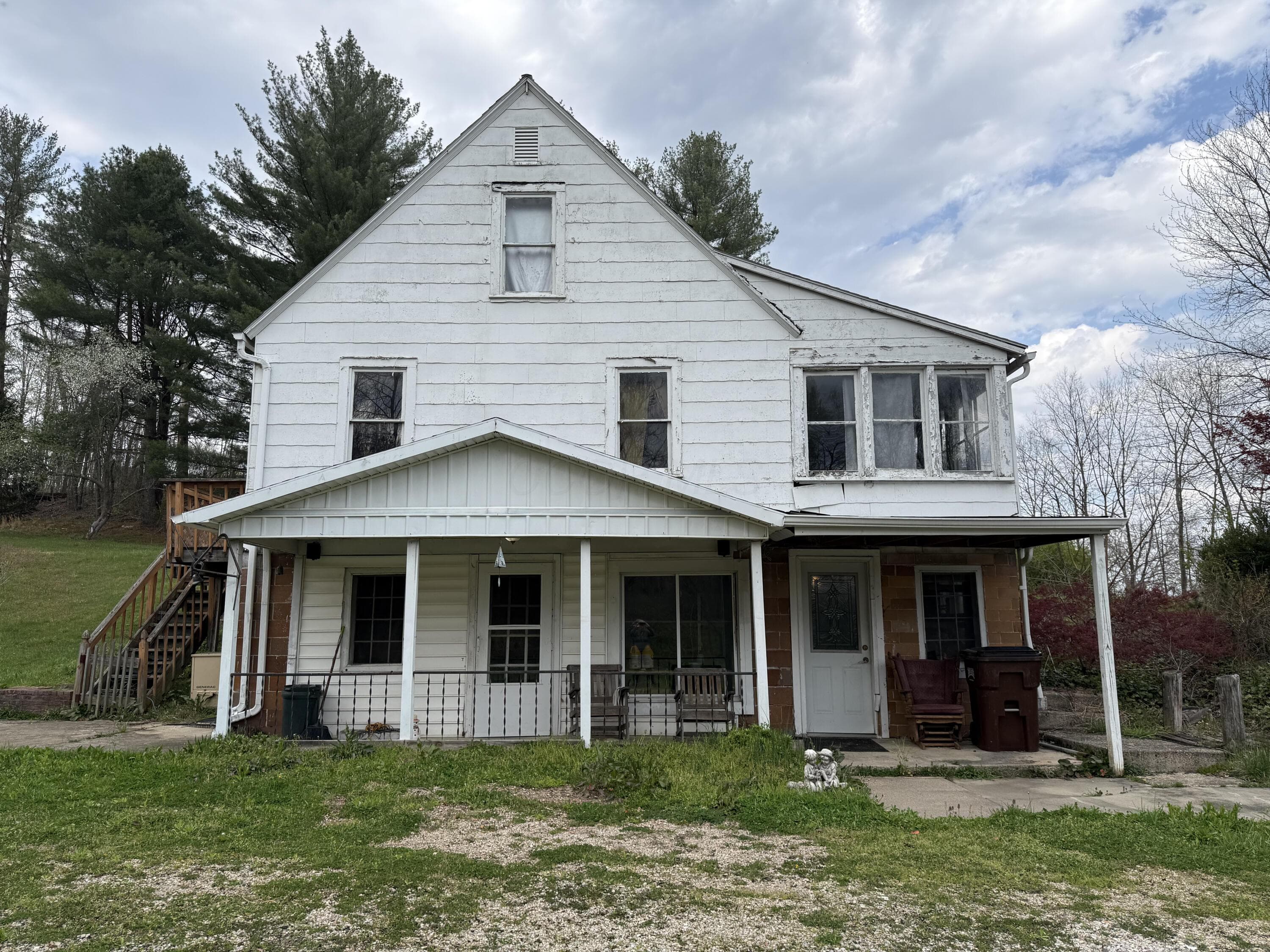 22380 State Route 180, Rockbridge, OH 43149