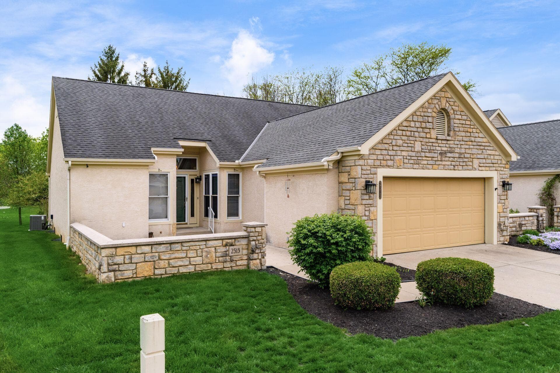 2513 ViLilly Circle E, Grove City, OH