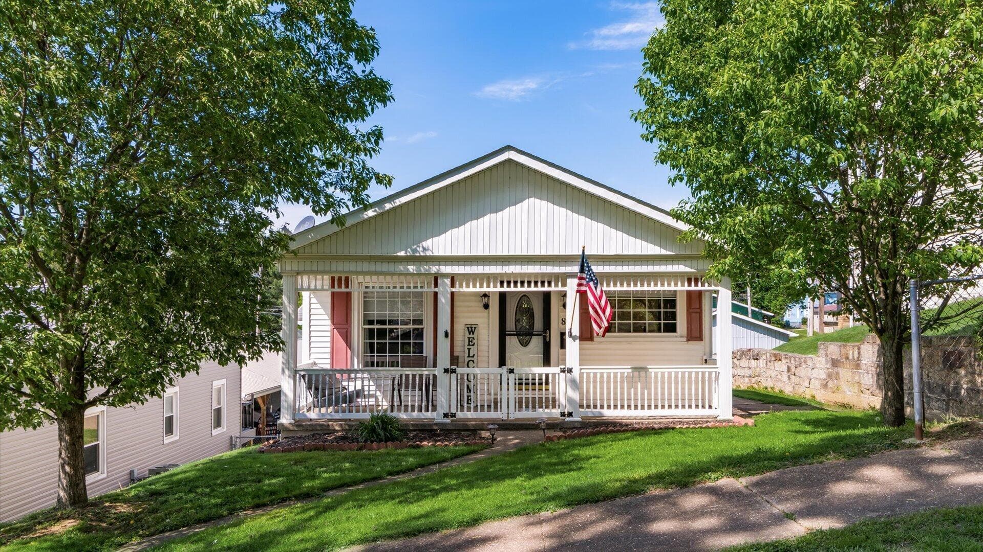 821 Stewart Avenue, Cambridge, OH 43725