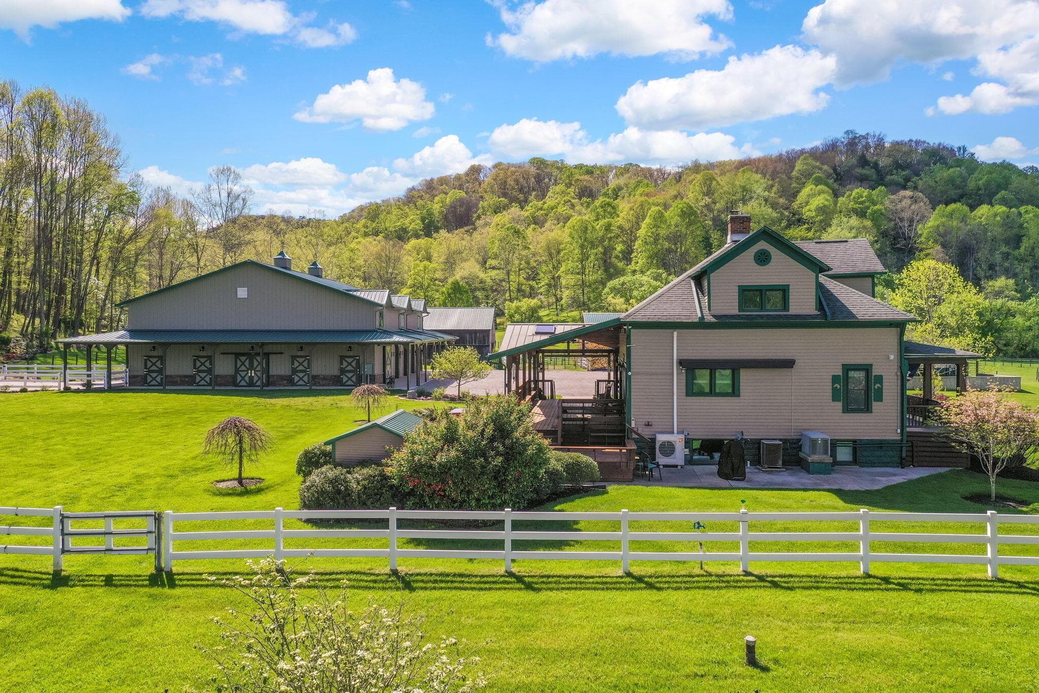 26021 Bailey Road, Rockbridge, OH 43149