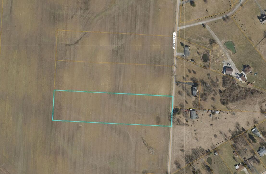 8 Graessle Tract 8 Road, London, OH 43140