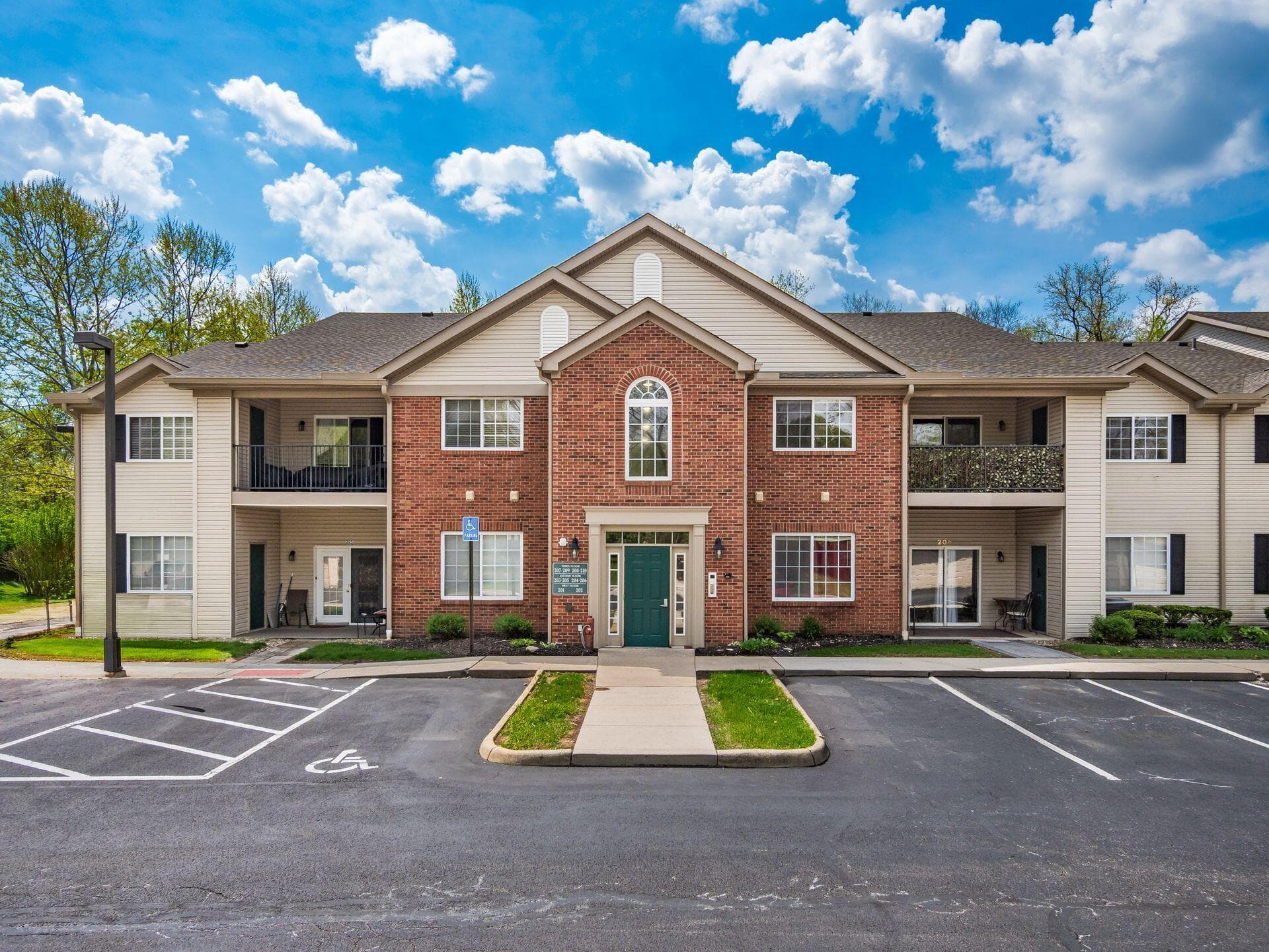 208 Shelbourne Forest Way, Delaware, OH 43015