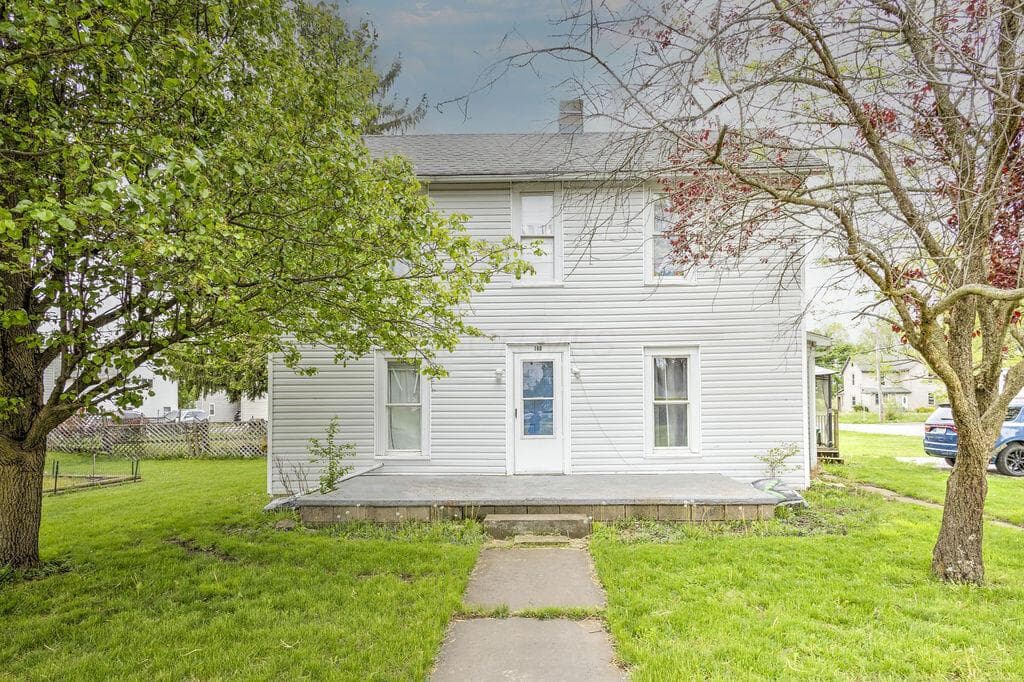 160 N Clayton Street, Centerburg, OH 43011