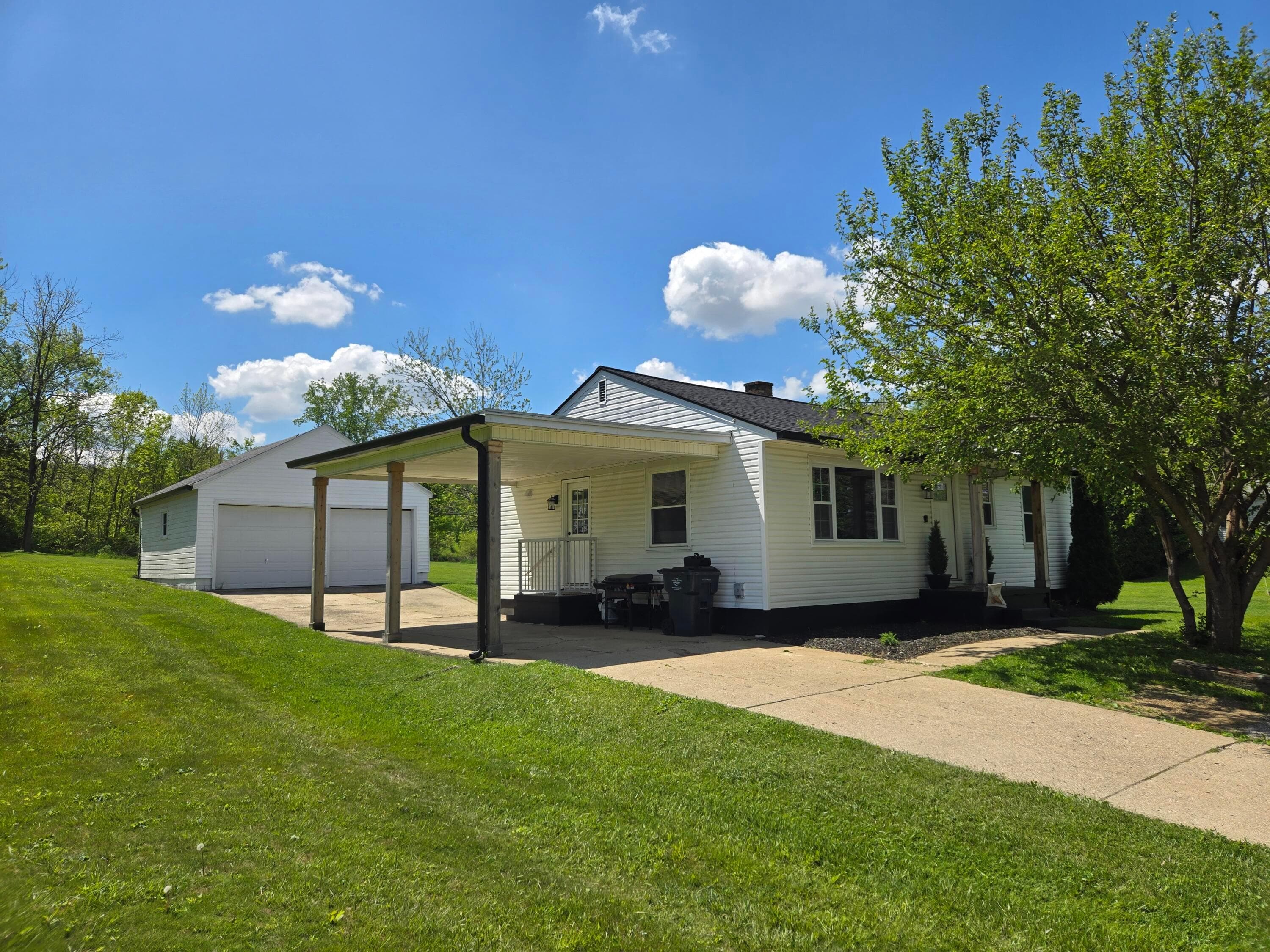 1105 Coonpath Road NW, Lancaster, OH 43130