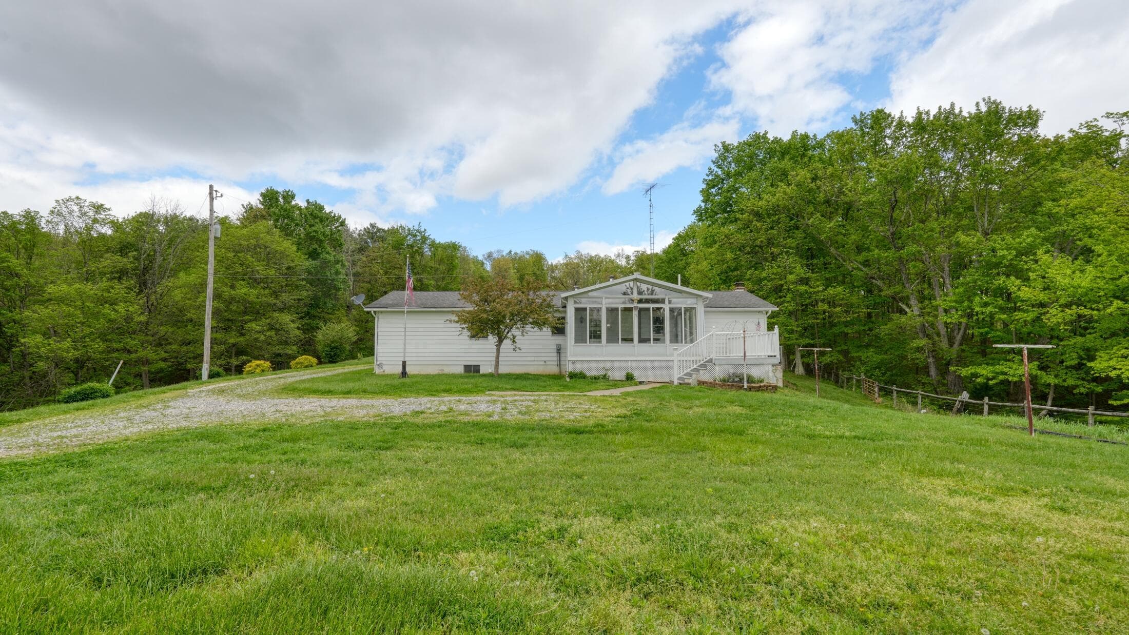 7312 Bowie Road, Cambridge, OH 43725