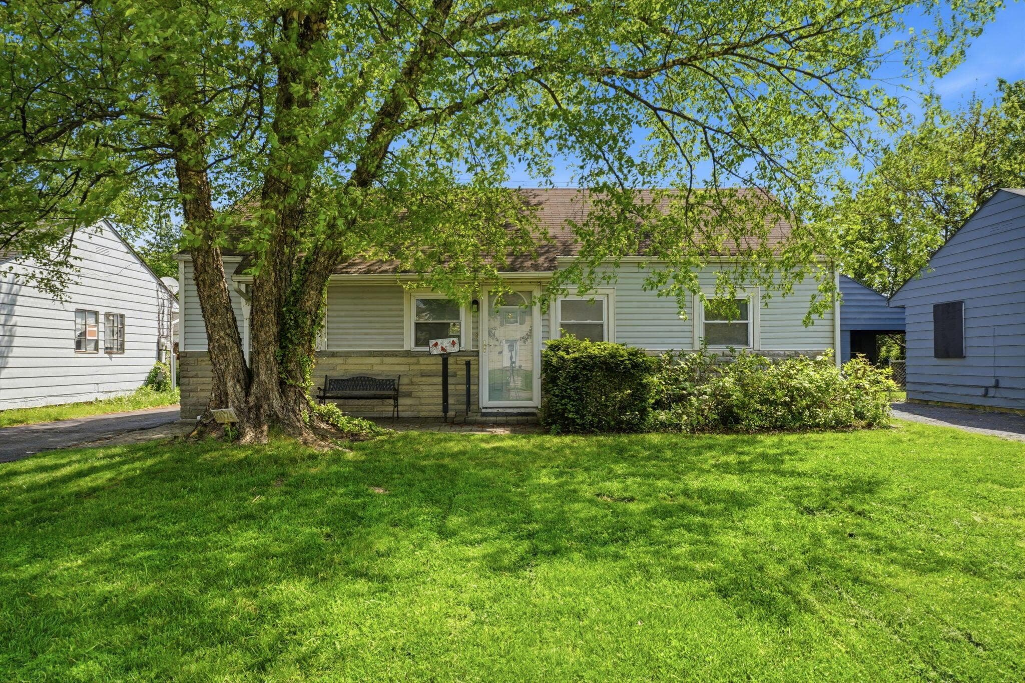 1074 S James Road, Columbus, OH 43227
