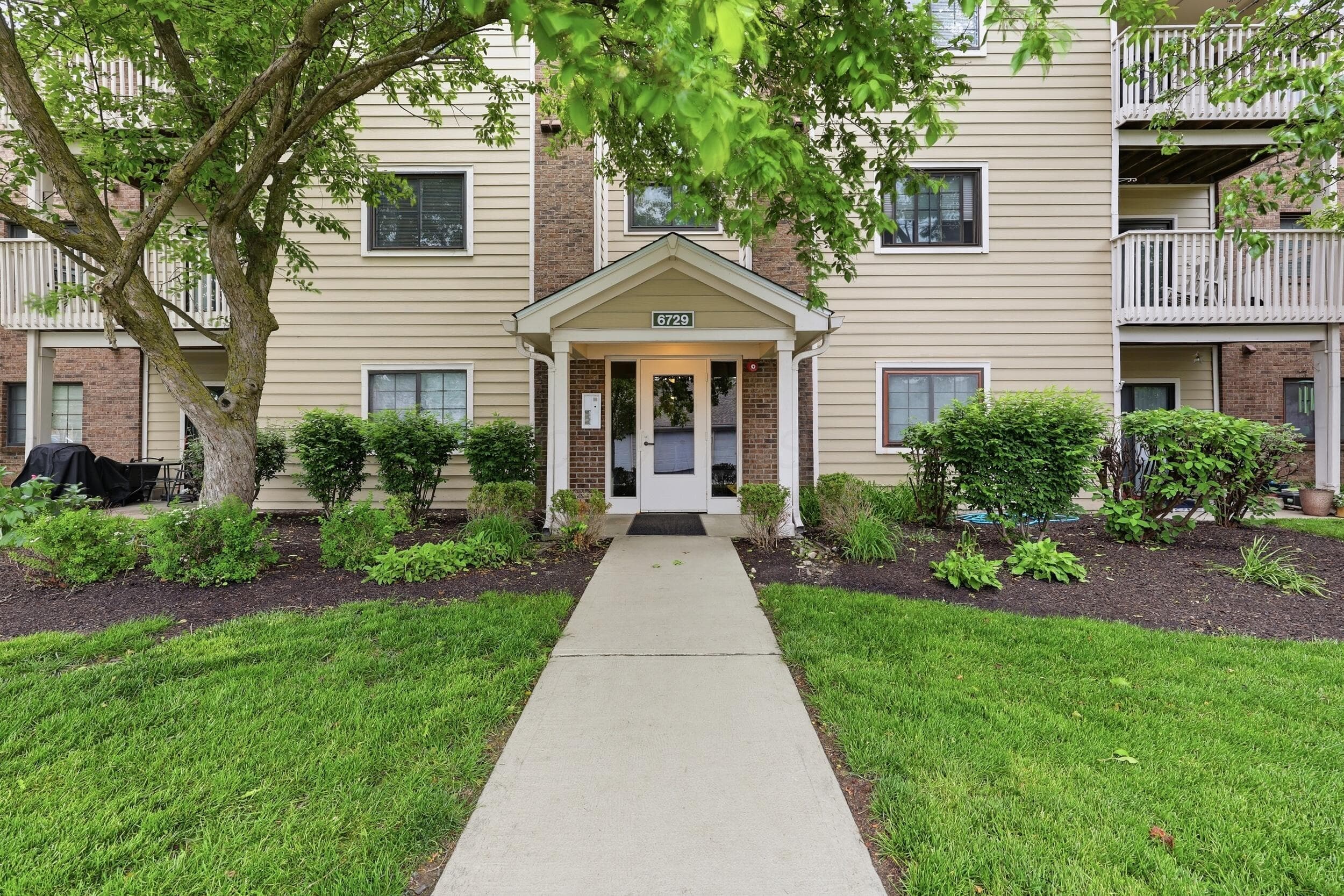 6729 Meadow Creek Drive Drive #102, Columbus, OH