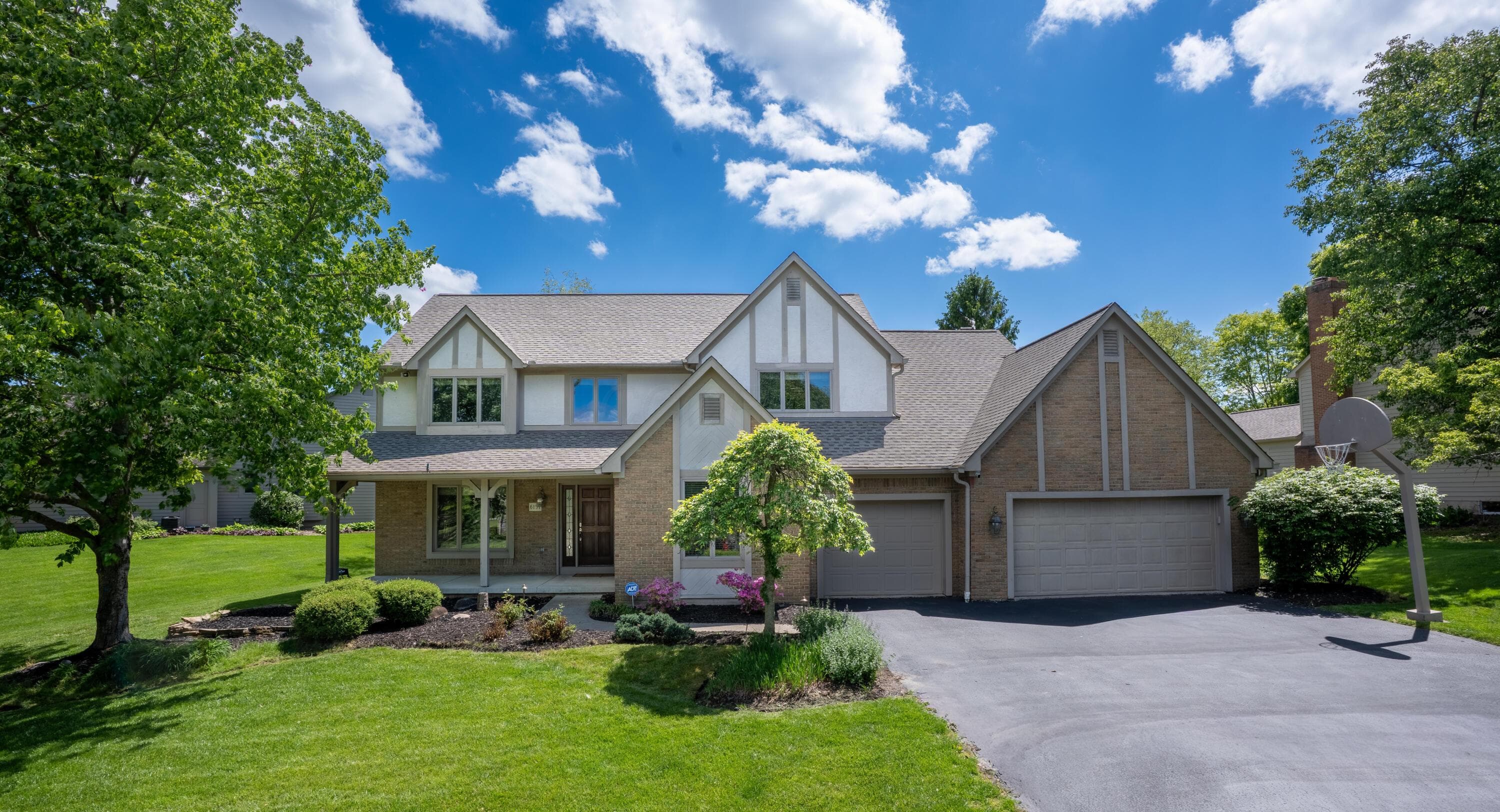 6157 Inverurie Drive E, Dublin, OH 43017