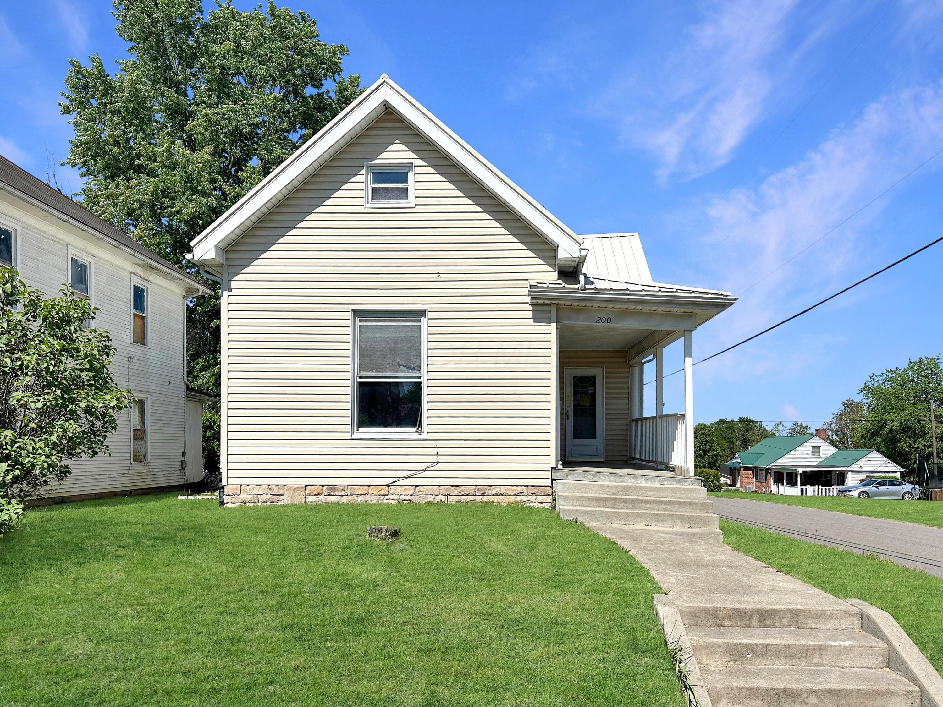200 S Maple Heights, New Lexington, OH 43764
