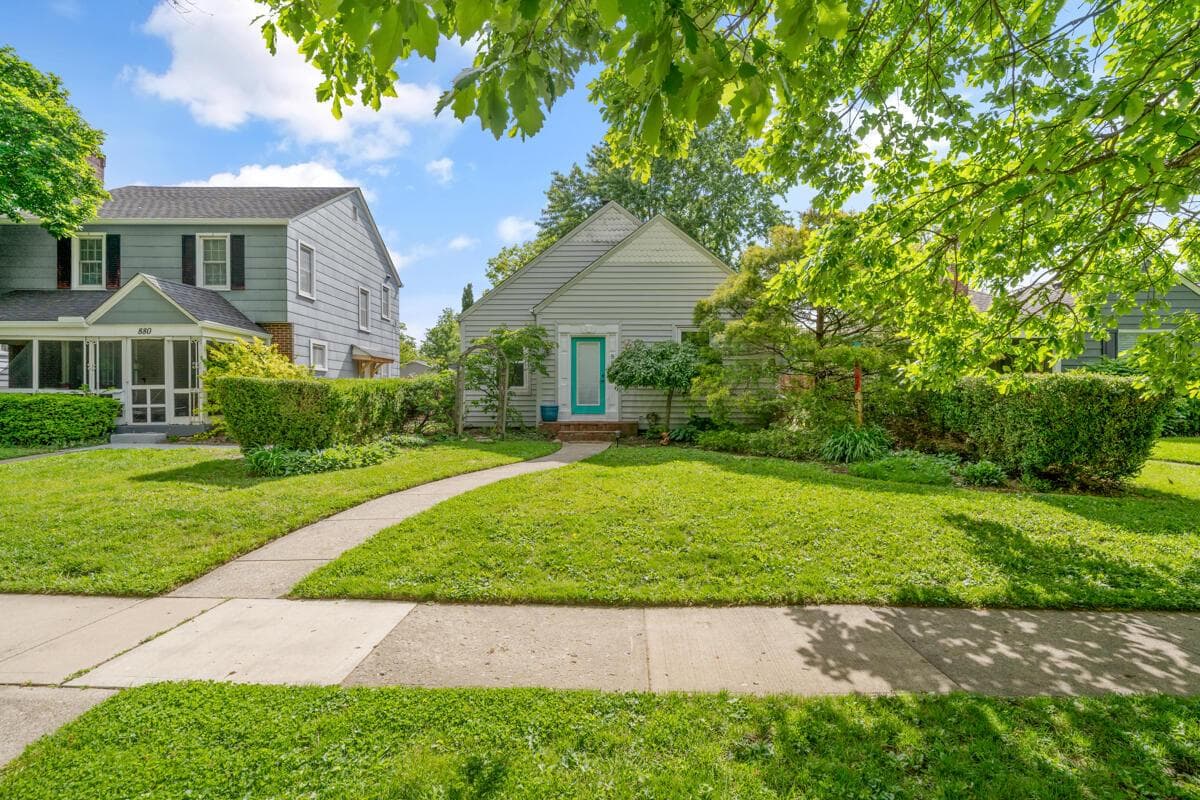 886 S Roosevelt Avenue, Columbus, OH 43209