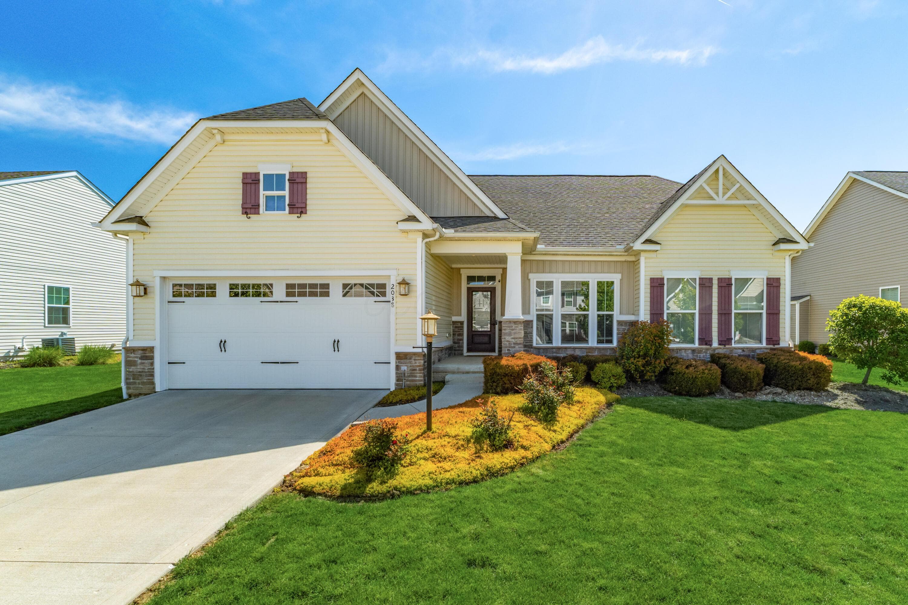 2038 E Gardenia Drive, Pataskala, OH 43062