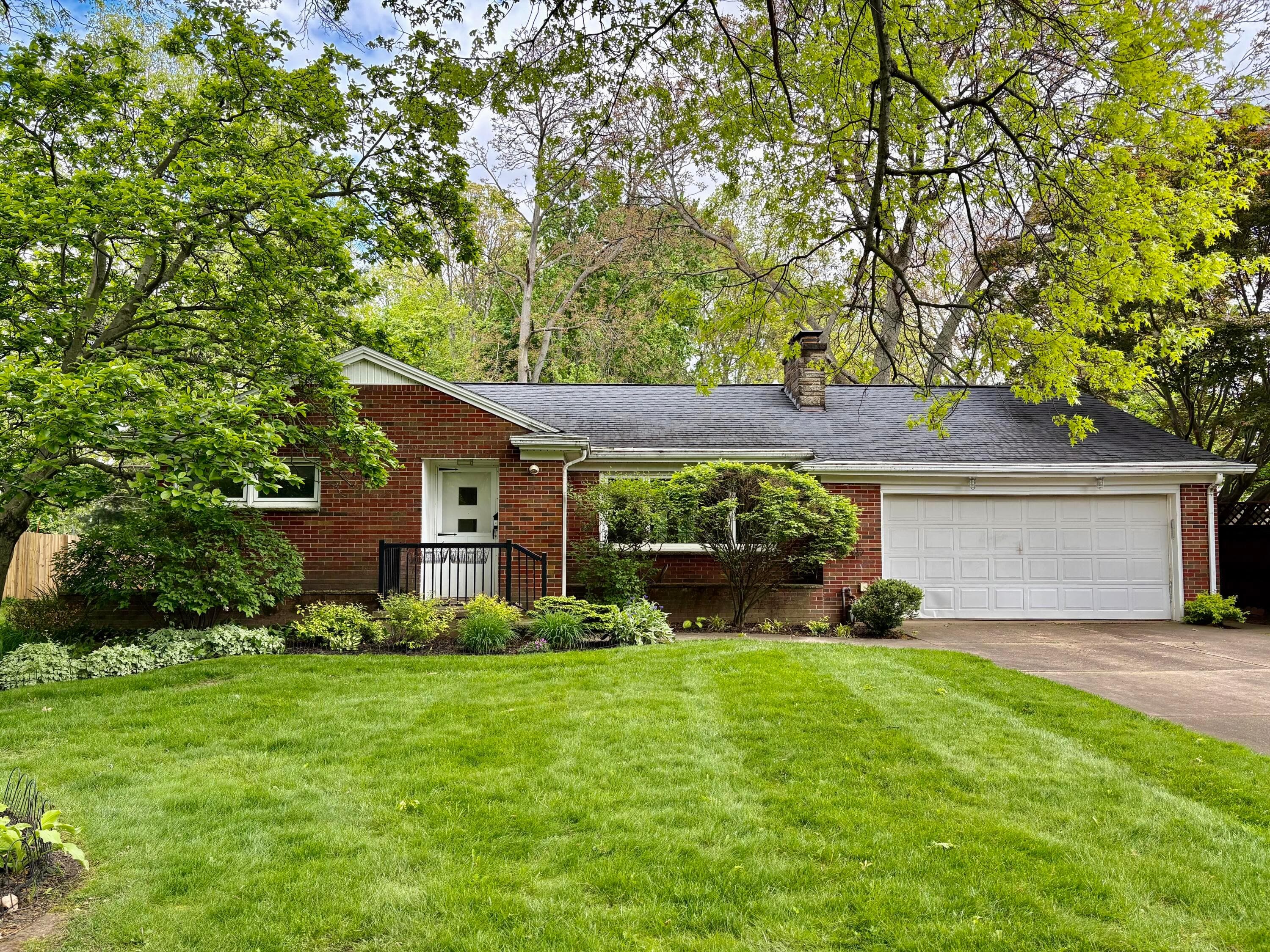 319 Bachtel Street SE, North Canton, OH 44720
