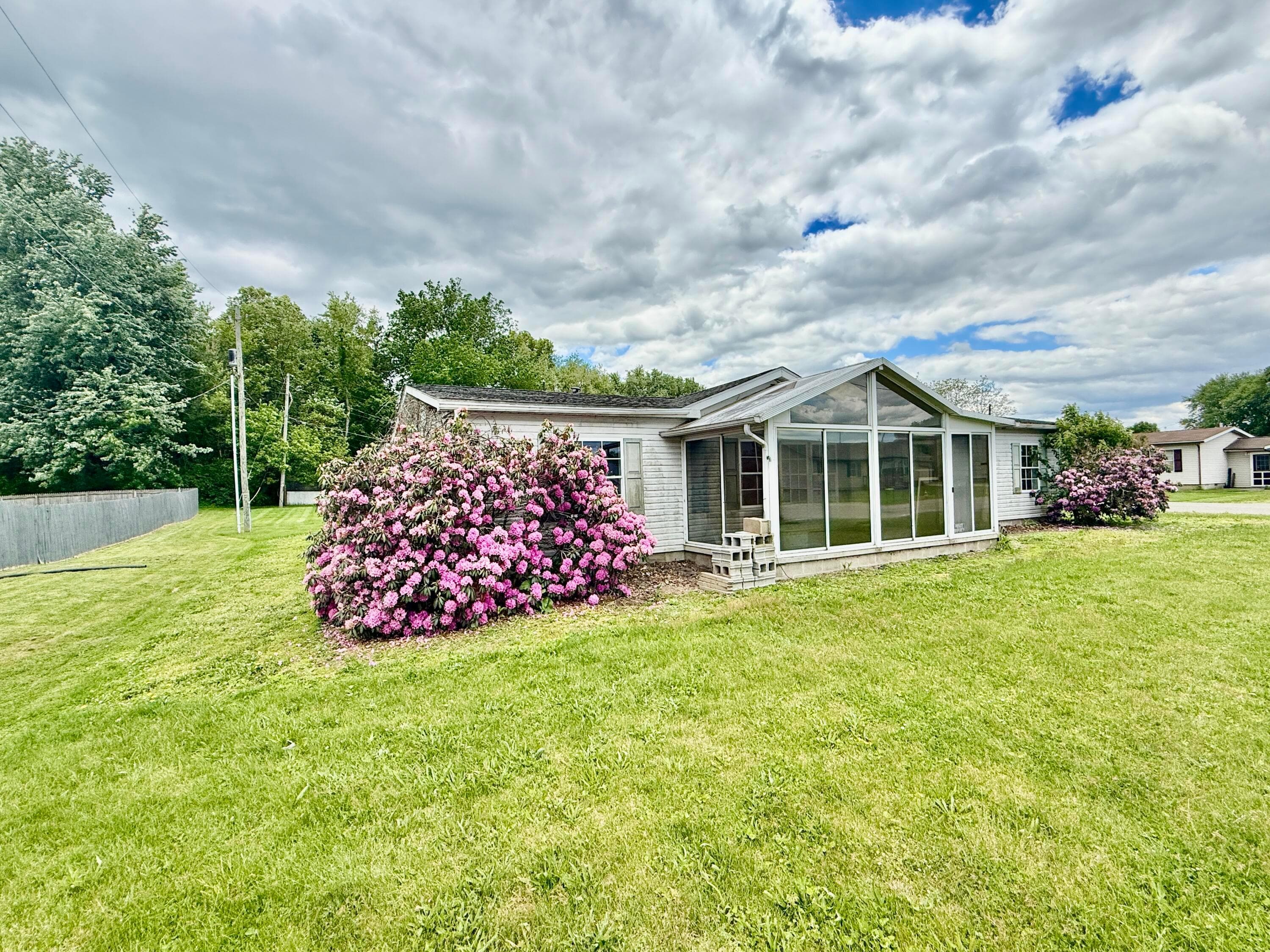 17 Stevy Lane, Frazeysburg, OH 43822