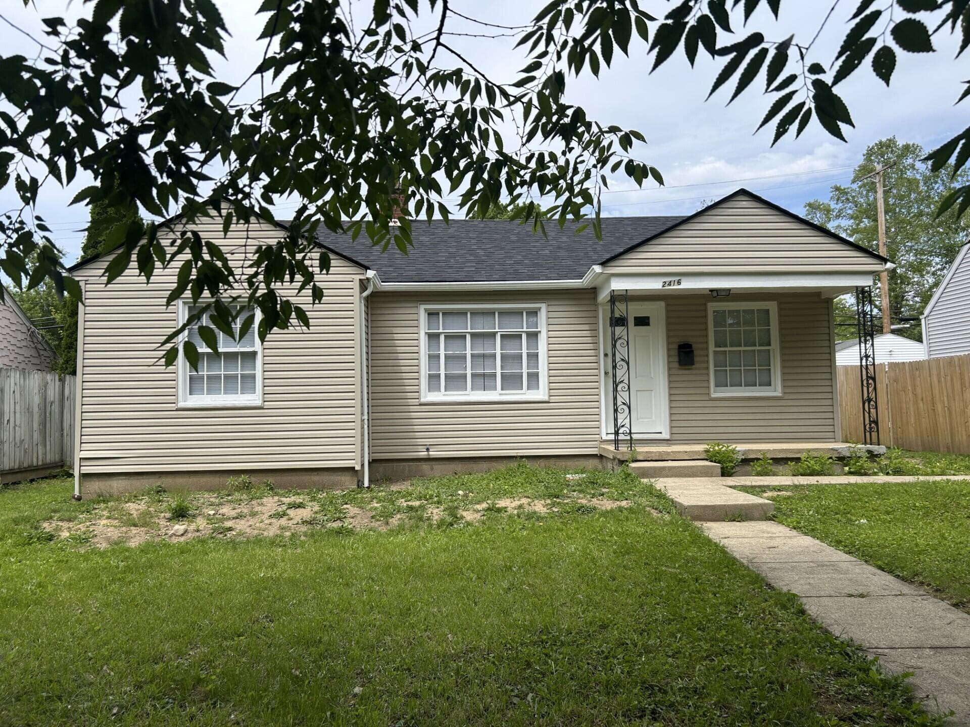 2416 E Livingston Avenue, Columbus, OH 43209