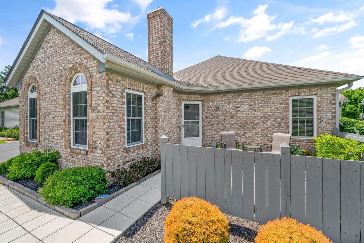 285 Villa Oaks Lane, Columbus, OH 43230