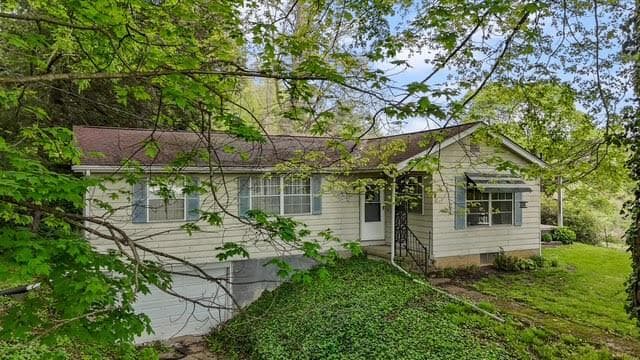 1996 Bauman Hill Road SE, Lancaster, OH 43130