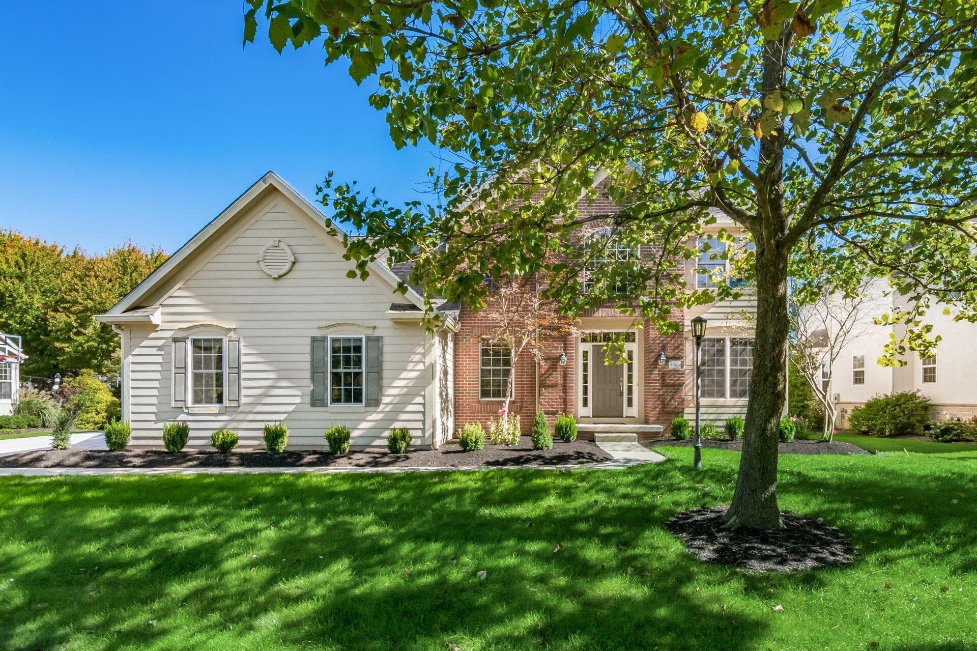 8066 Summerhouse Drive W, Dublin, OH