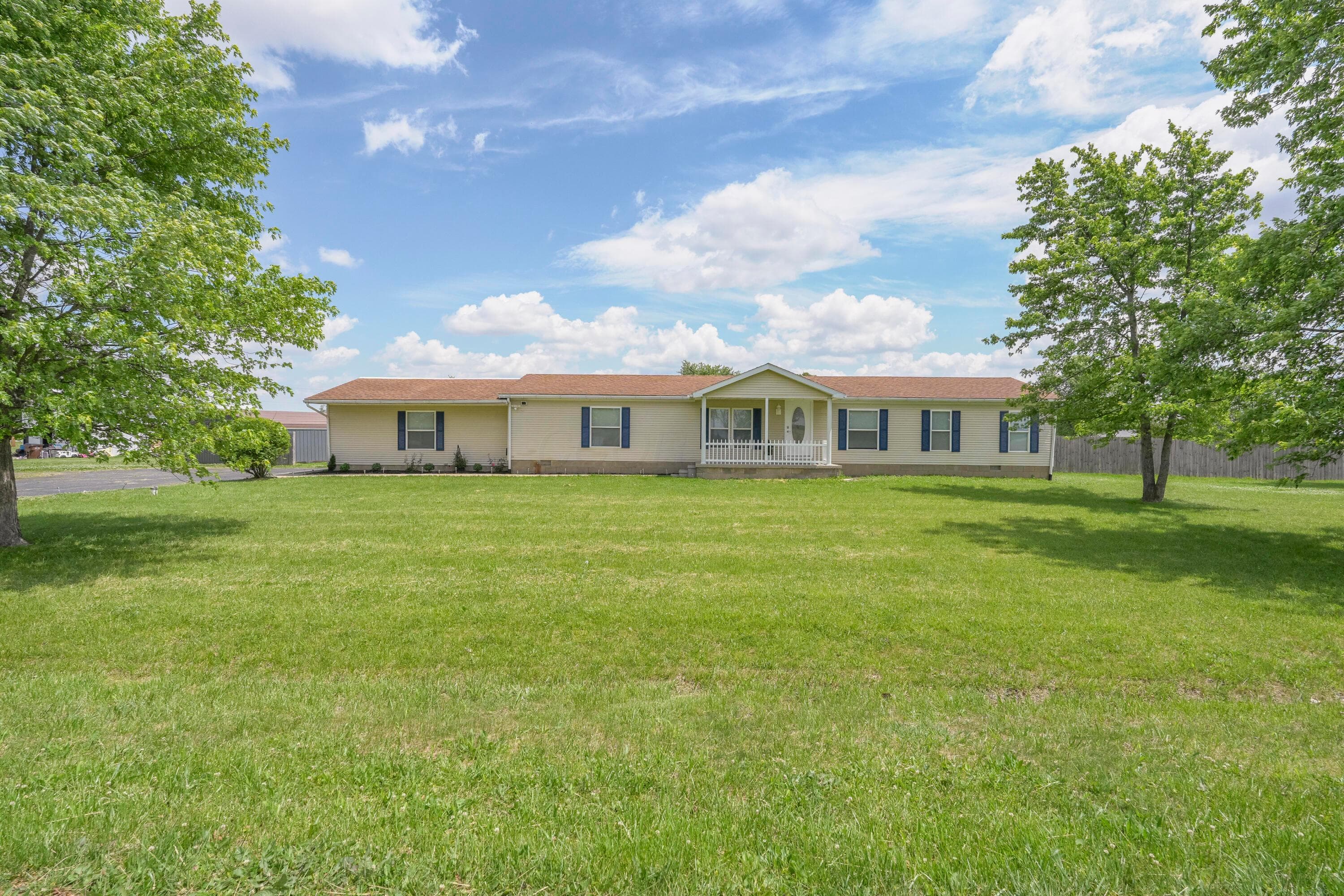 87 Camp Grove Rd Road SE, Washington Court House, OH 43160