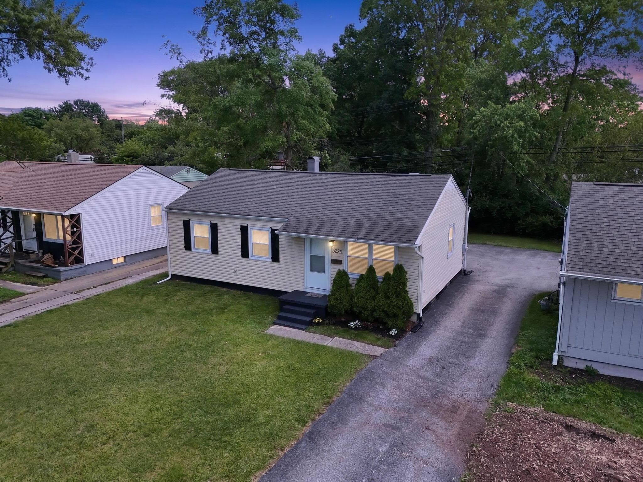 5274 Sinclair Road, Columbus, OH 43229