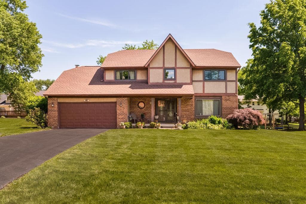 10233 N Crosset Hill Drive, Pickerington, OH 43147