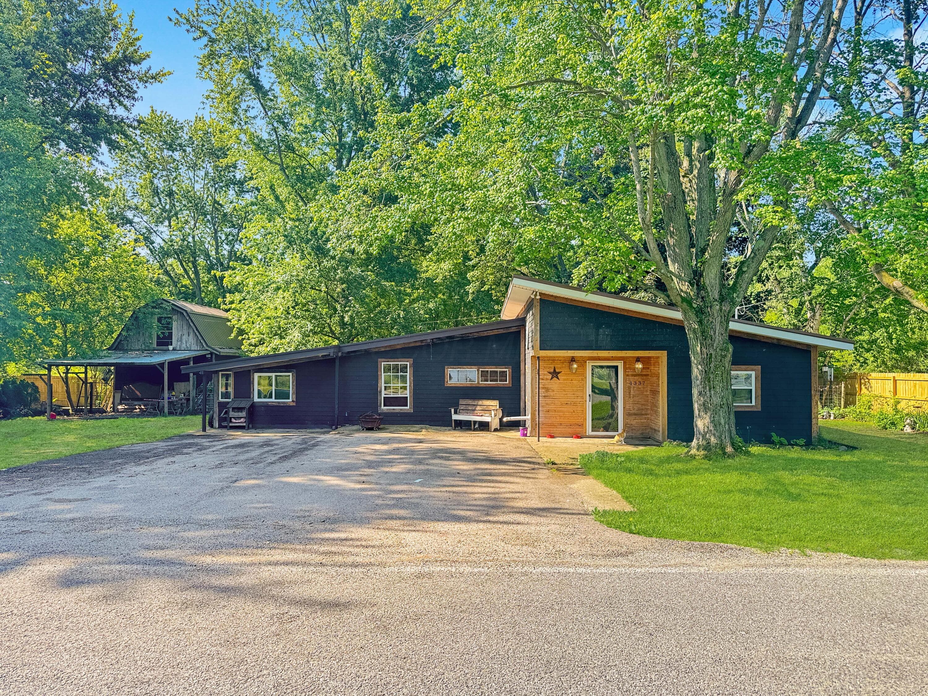 1337 W Dallas Road, Urbana, OH 43078