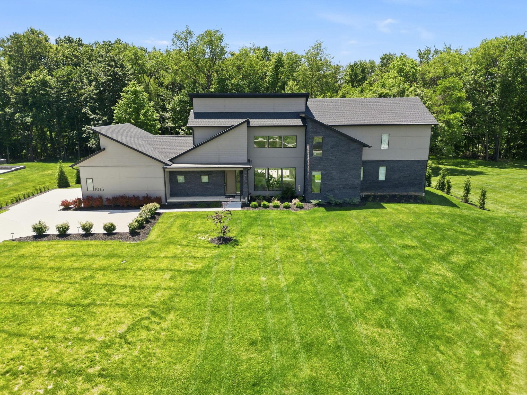 1015 Lale Point, Delaware, OH 43015