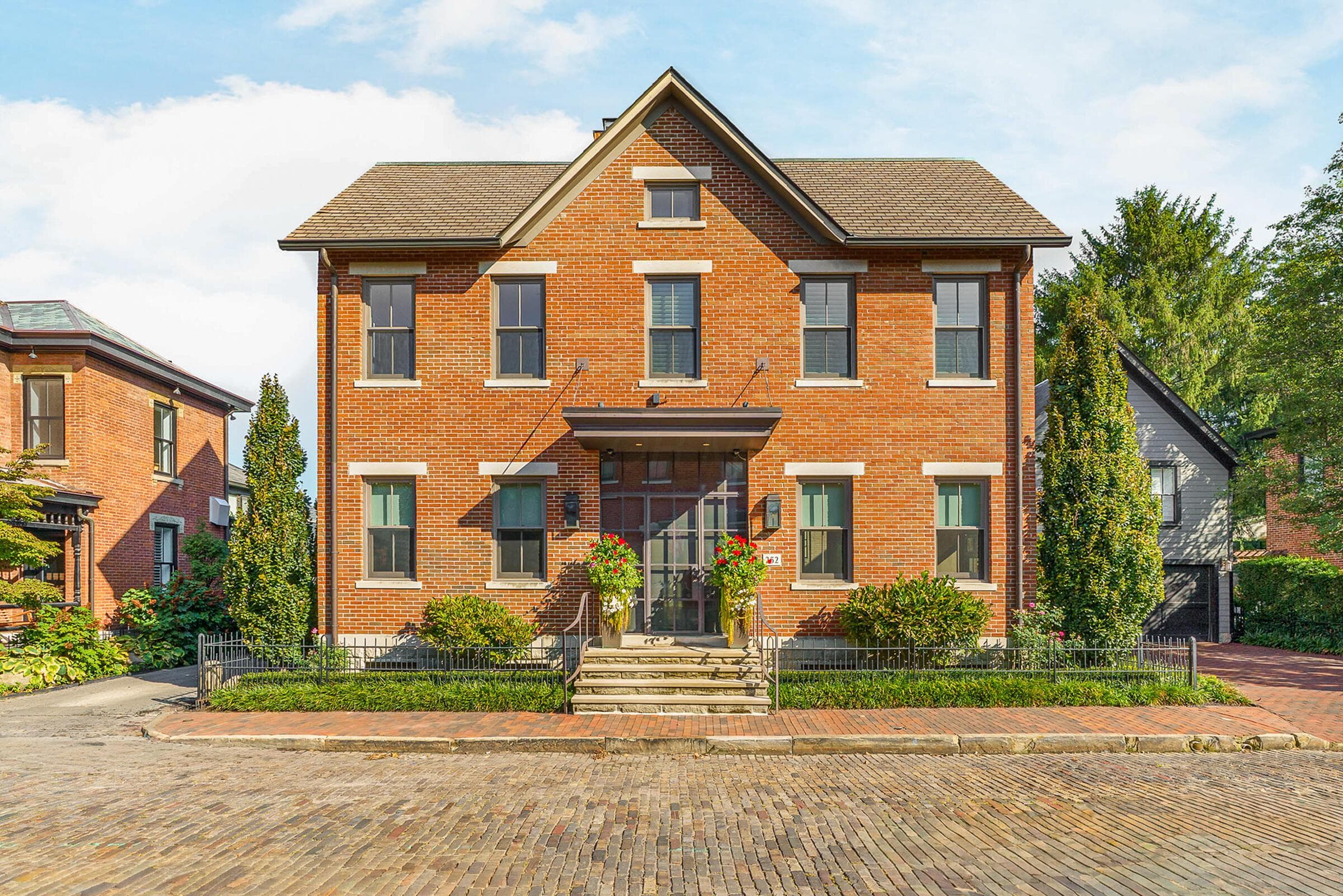 252 E Beck Street, Columbus, OH 43206