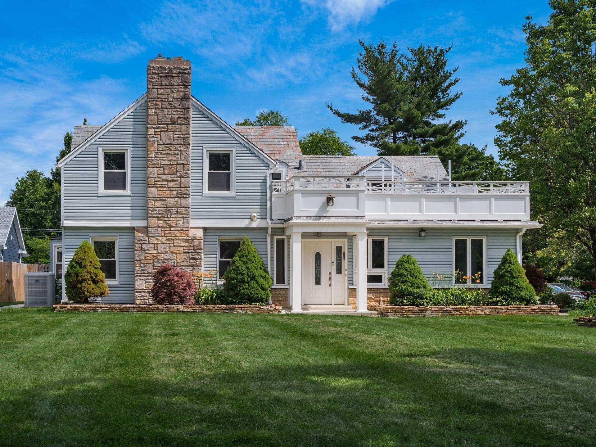 2738 E Broad Street, Bexley, OH 43209