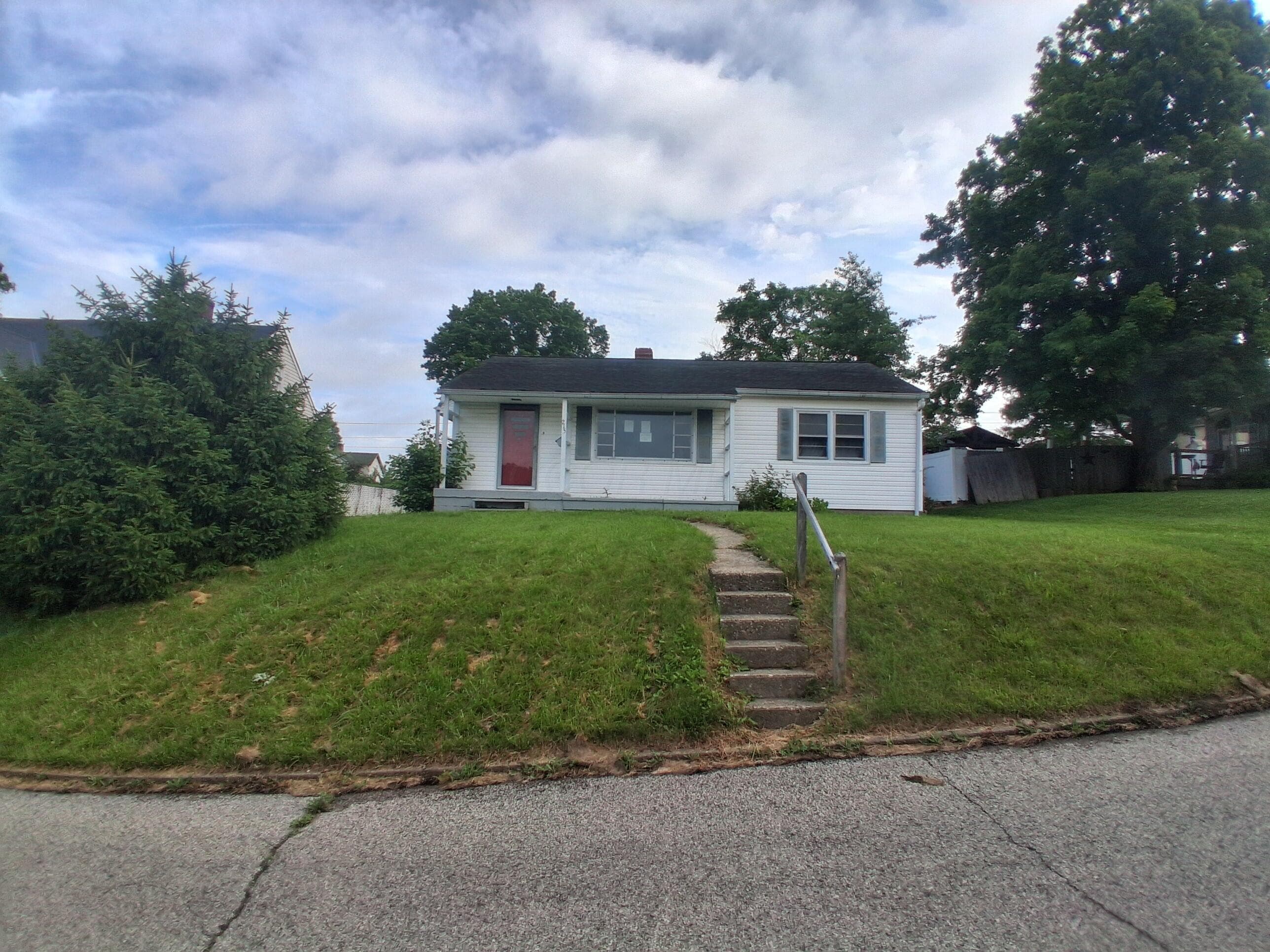 215 Whitehouse Street, Crooksville, OH 43731