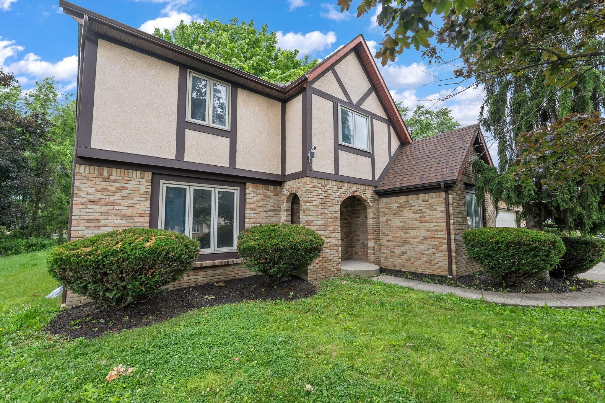 2069 Walnut Hill Park Drive, Columbus, OH 43232