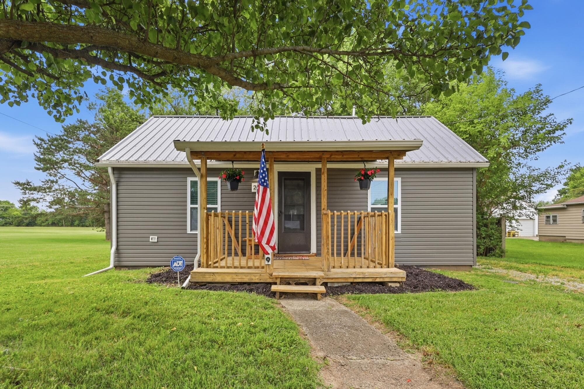 249 W Mound Street, South Charleston, OH 45368