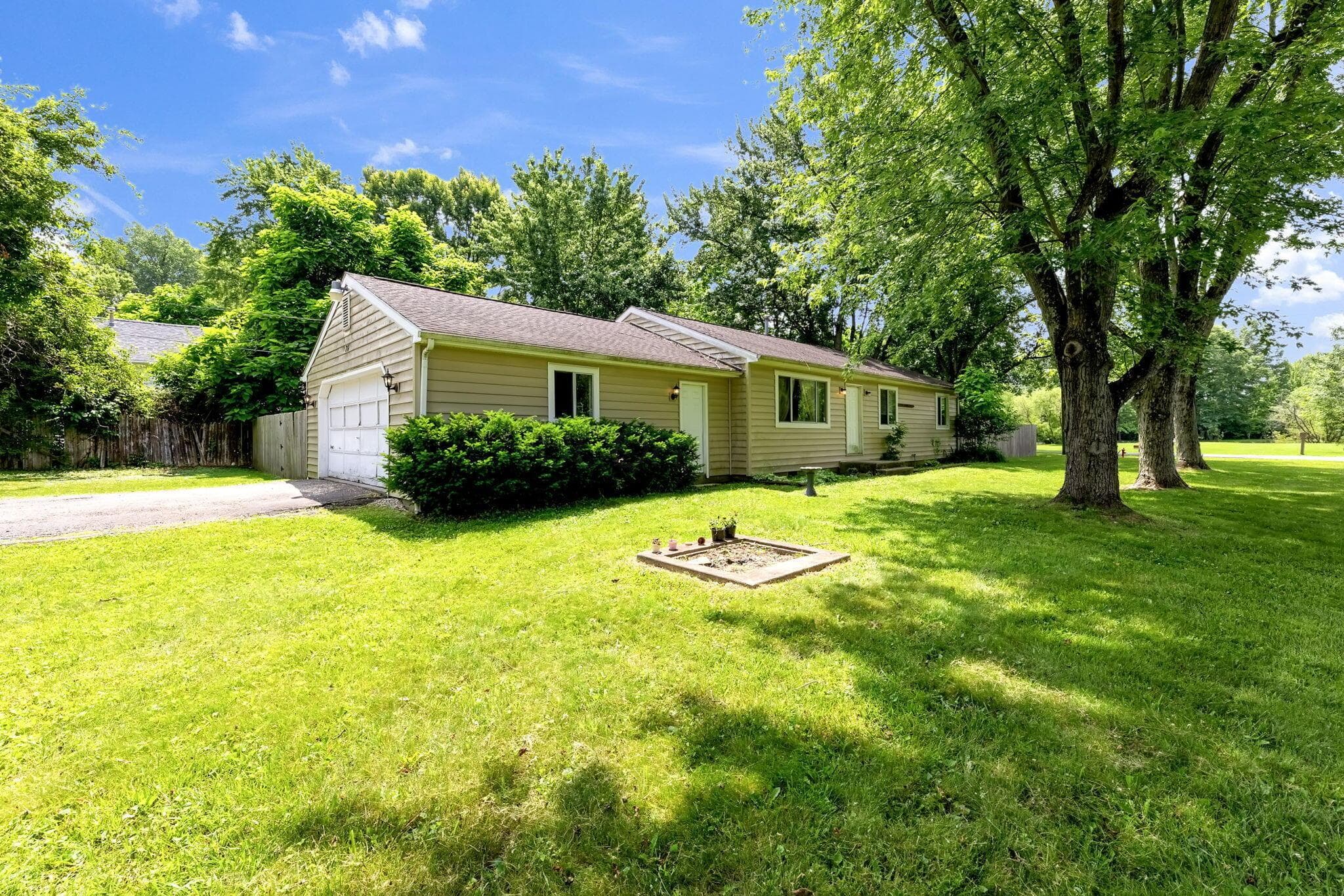 76 Harrison Street SW, Pataskala, OH 43062
