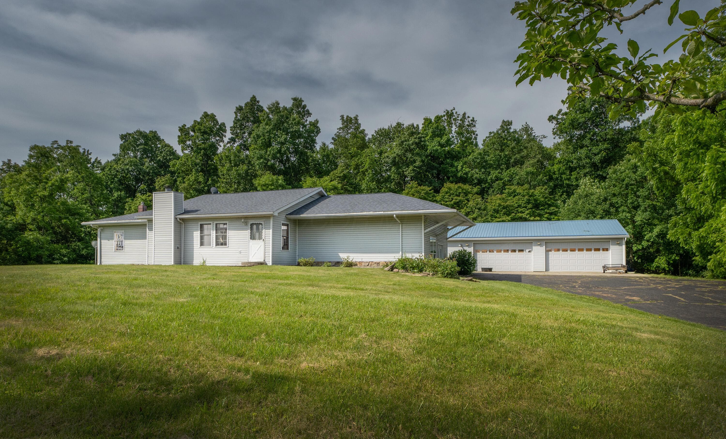 12345 Pleasant Valley Road NE, Utica, OH 43080