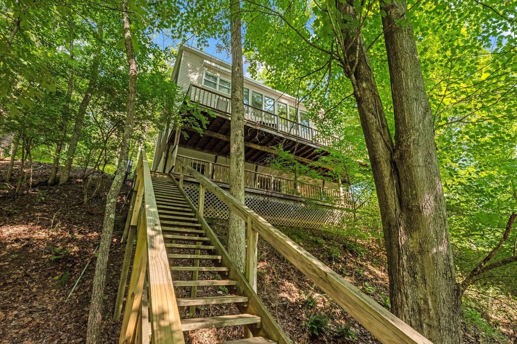 1275 Taos Lane, Sugar Grove, OH 43155