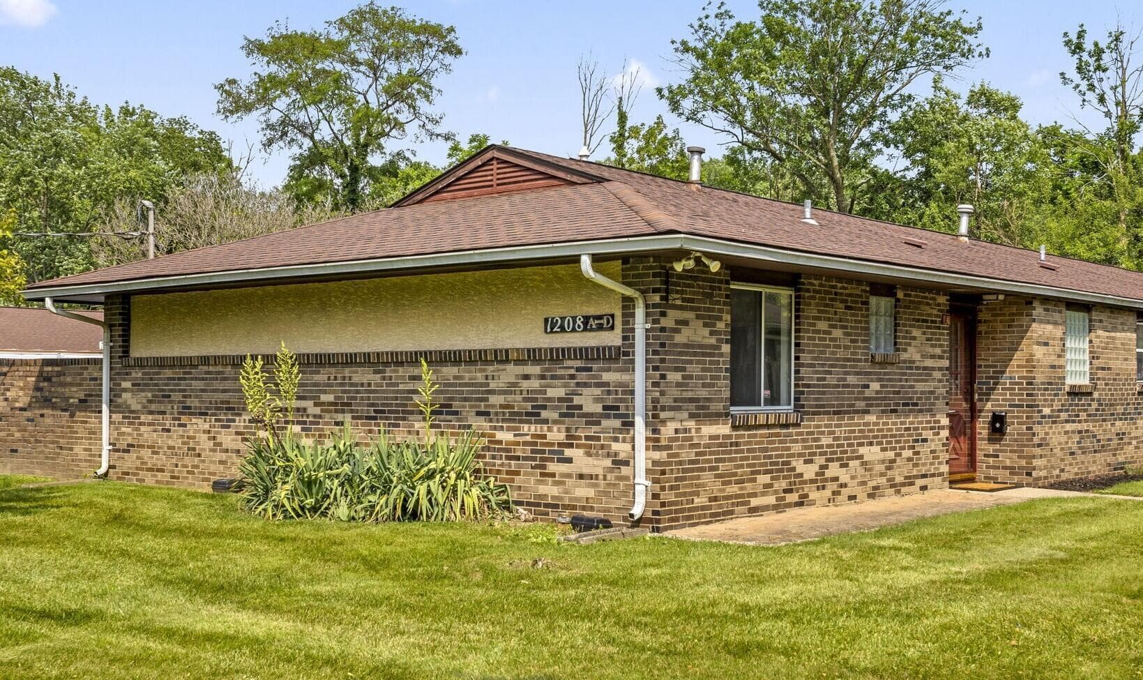 1208 Woodbrook #310, Columbus, OH 43223