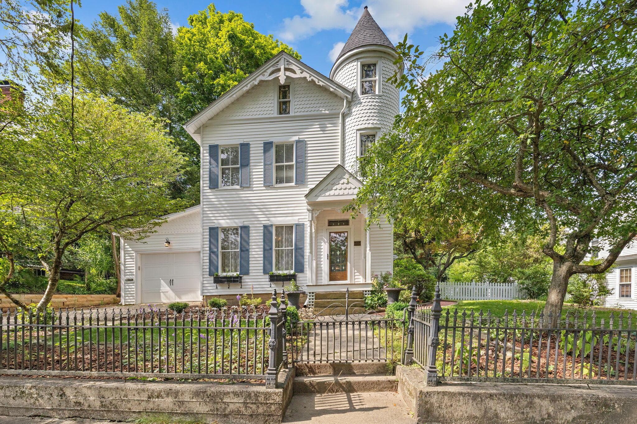 324 W Elm Street, Granville, OH 43023